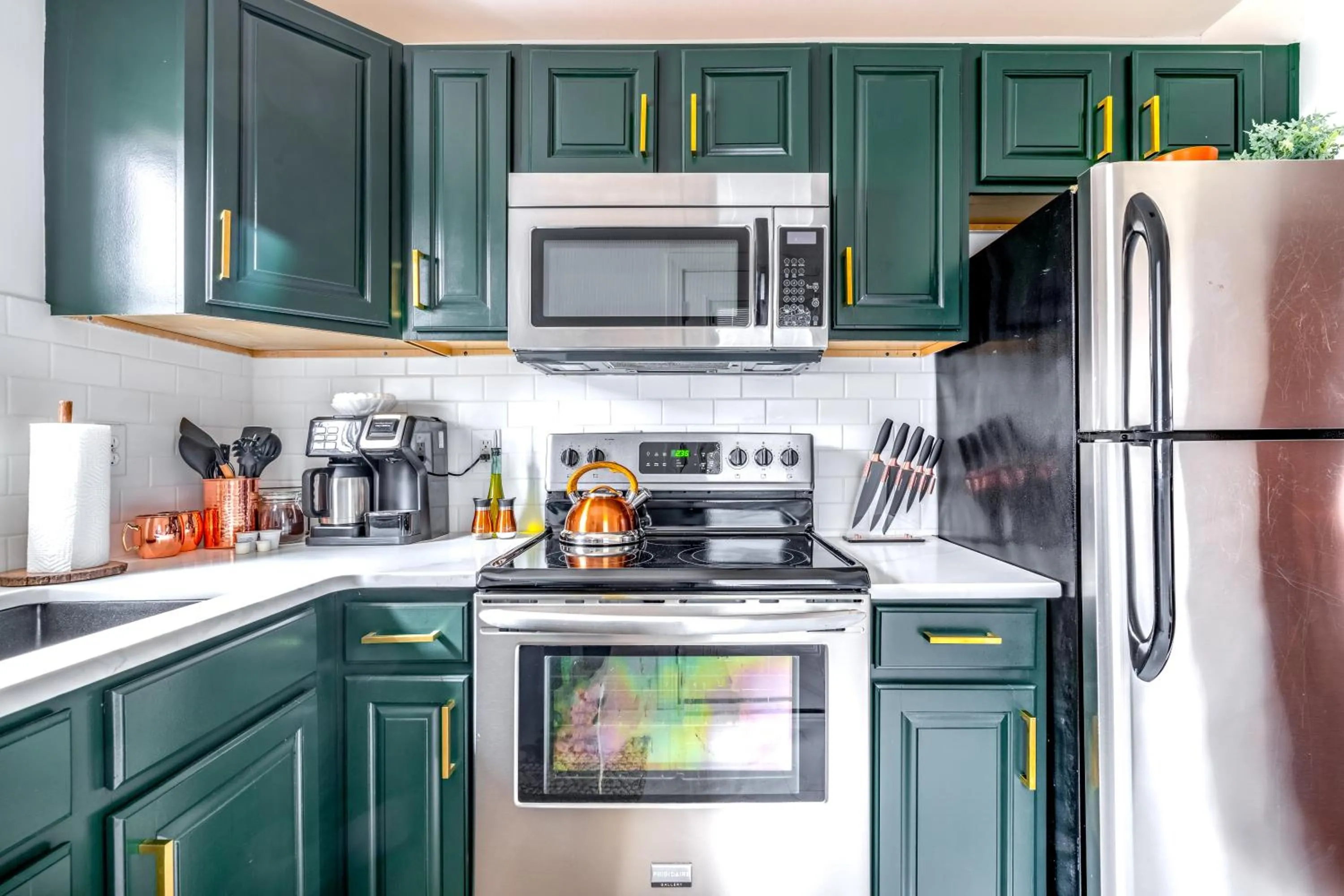 Kitchen or kitchenette in Jungle House Urban Lofts - Short North & Convention Center