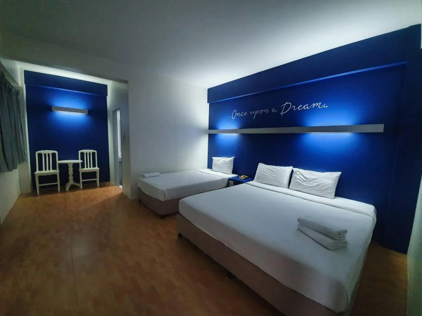 Photo of the whole room, Bed in BJ city hotel