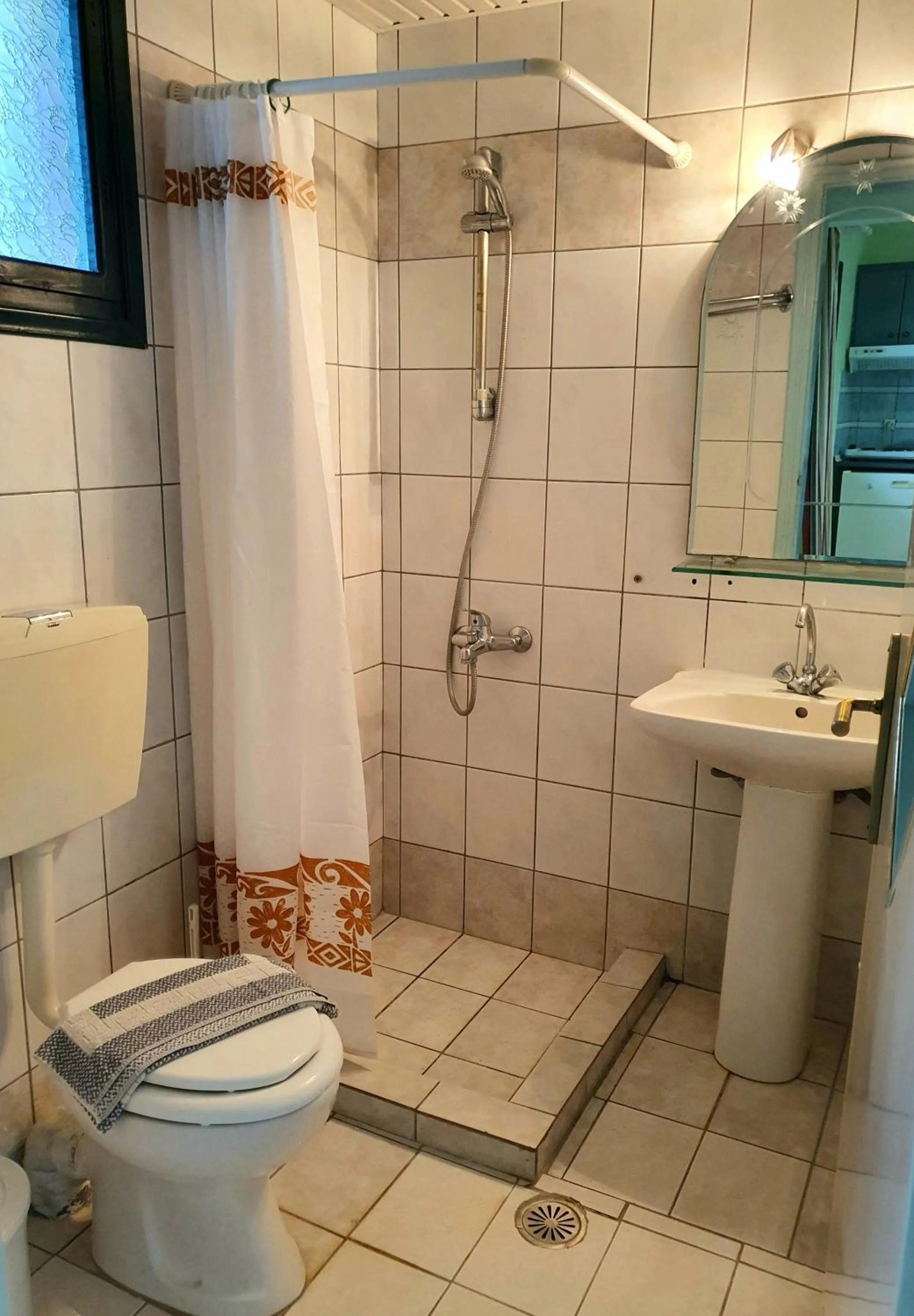 Bathroom in Dioskouroi Apts