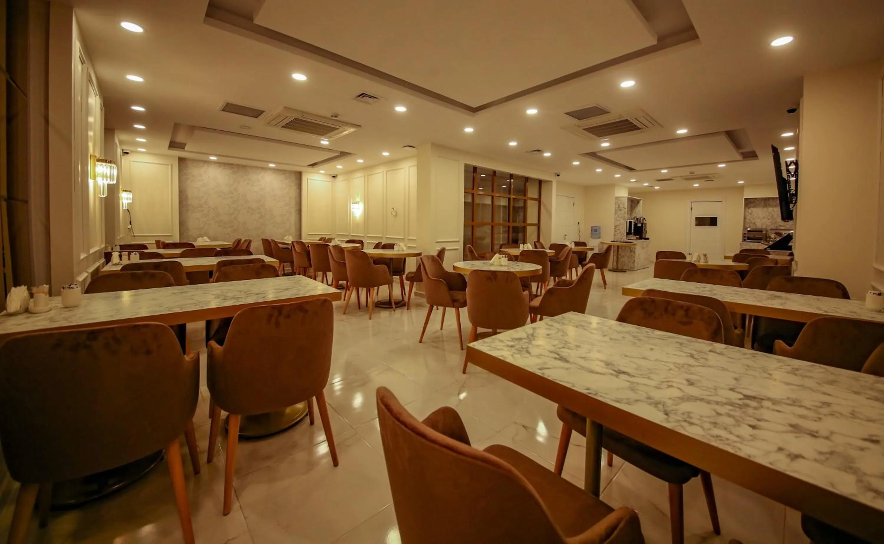 Restaurant/places to eat in Alkan Palcace Hotel