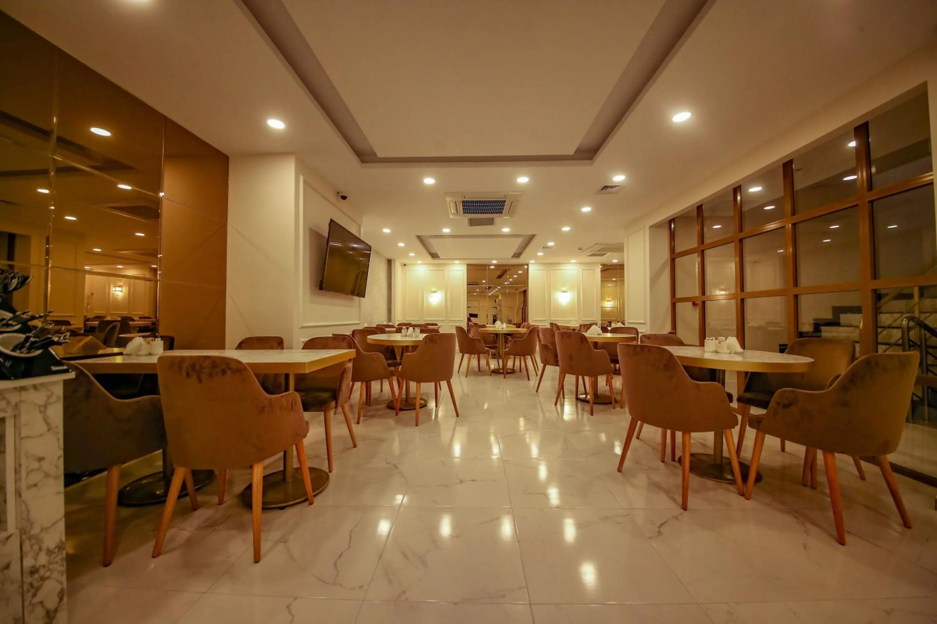 Restaurant/places to eat in Alkan Palcace Hotel