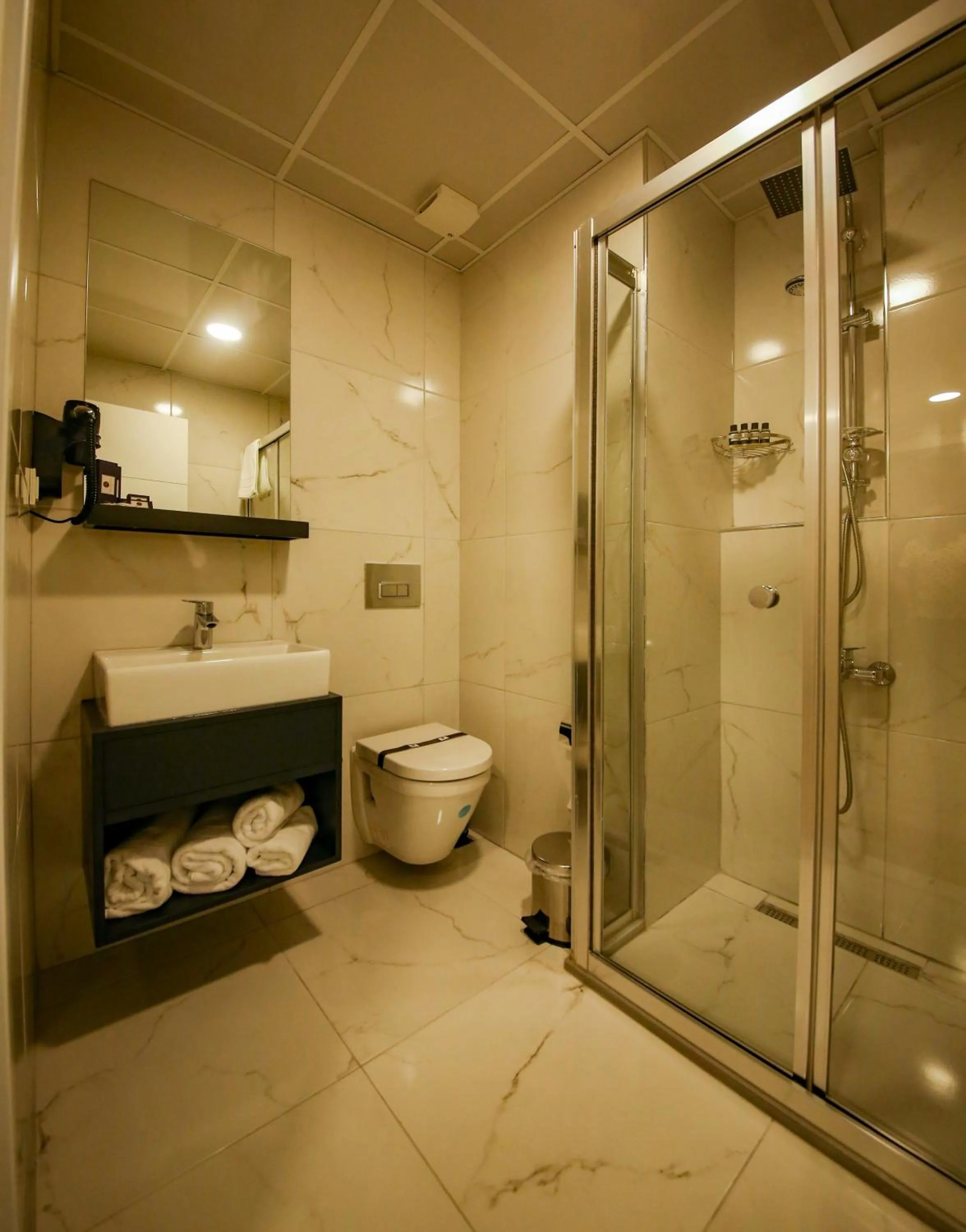 Bathroom in Alkan Palcace Hotel