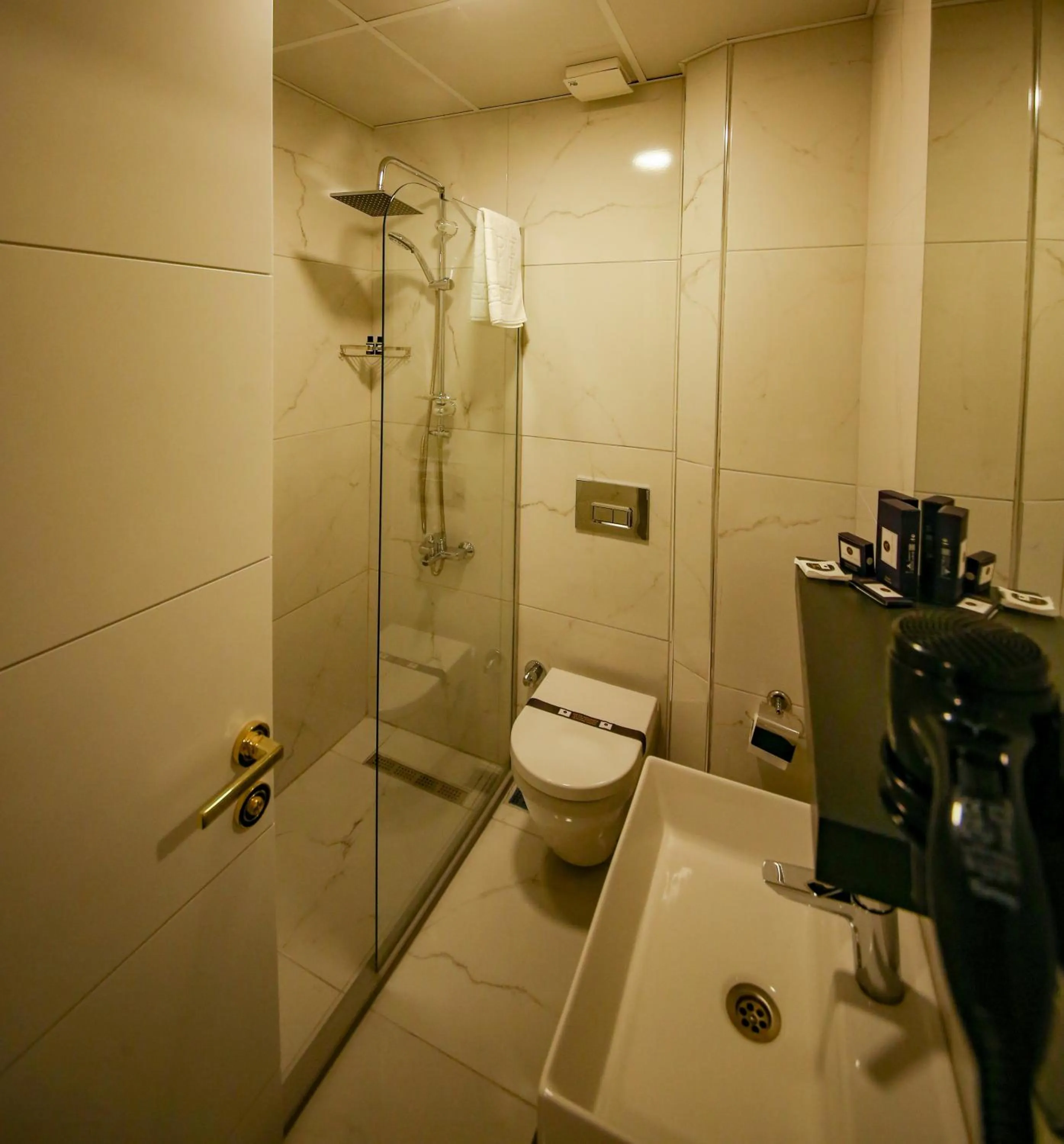Bathroom in Alkan Palcace Hotel
