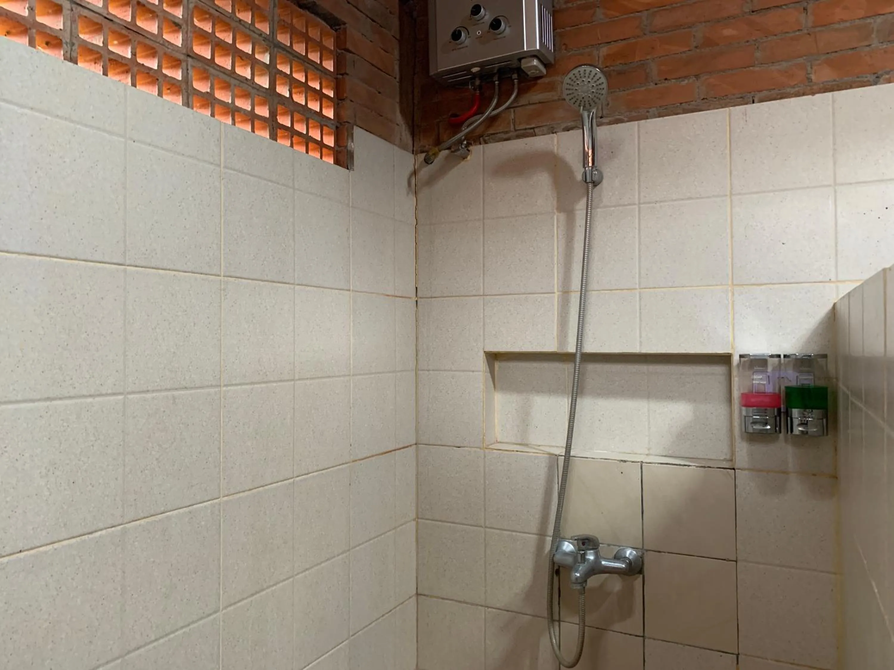 Bathroom in Omah Mbah Mandor by The Lavana