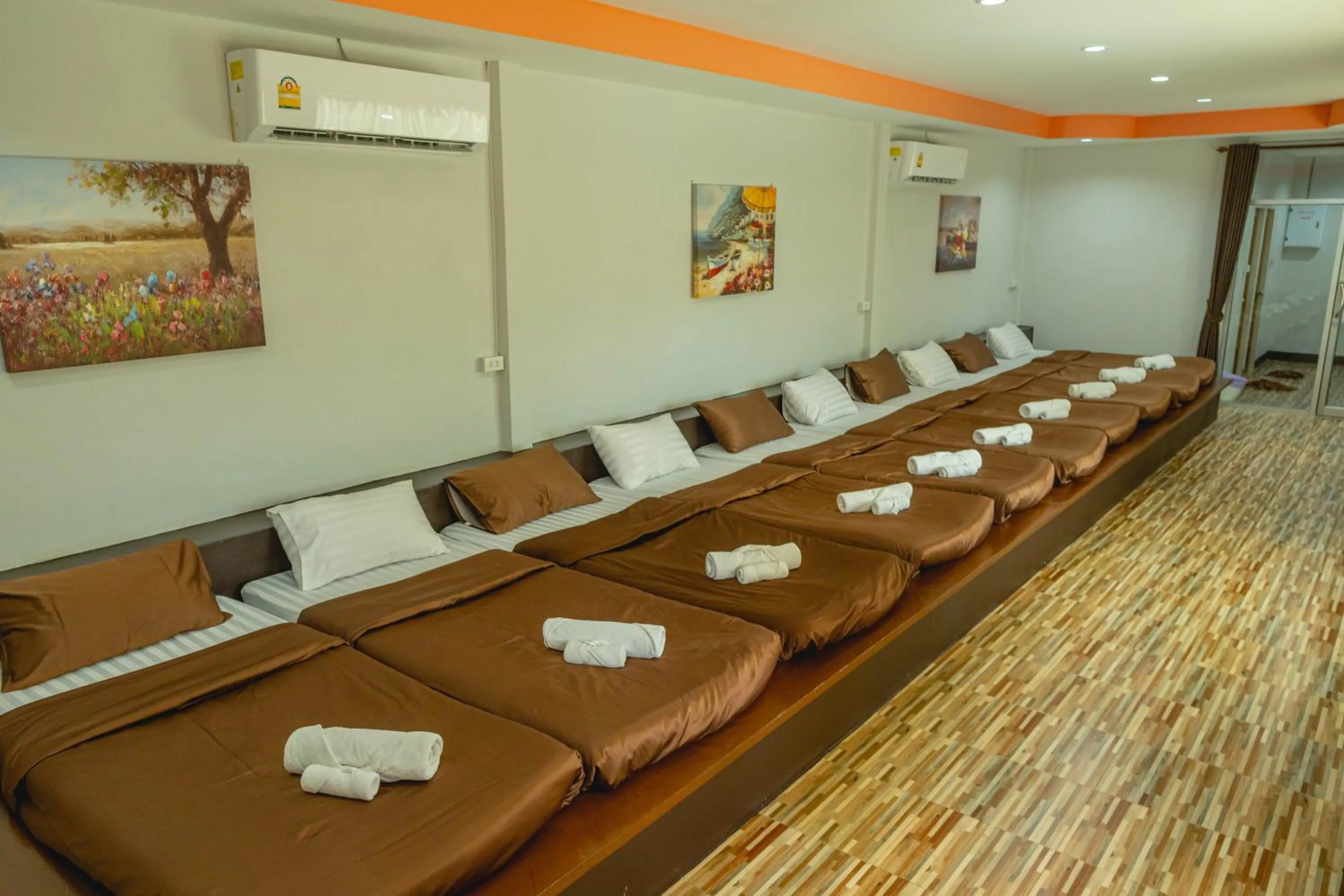 Bed in Apinya Resort Bangsarey