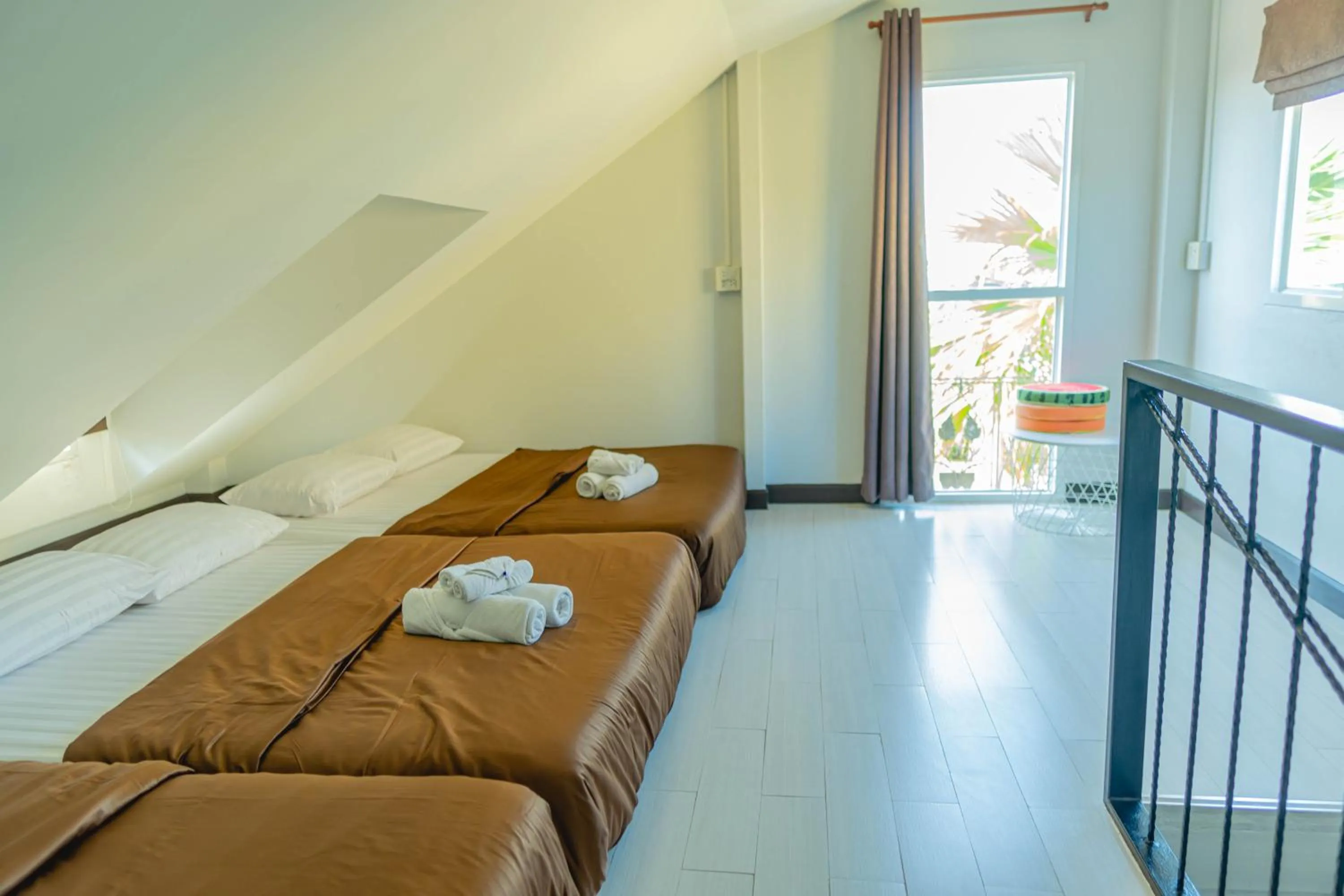 Bed in Apinya Resort Bangsarey