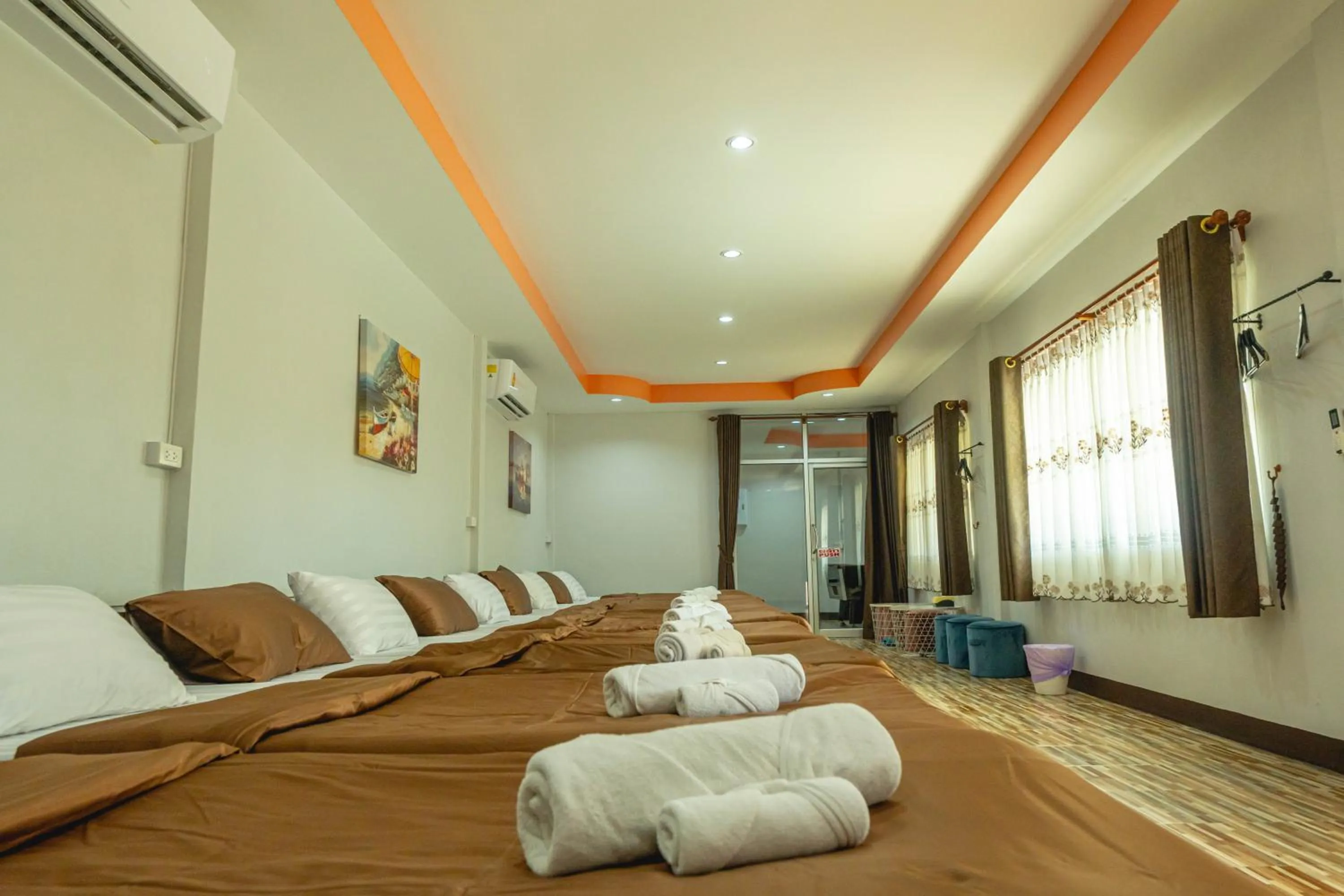 Bed in Apinya Resort Bangsarey