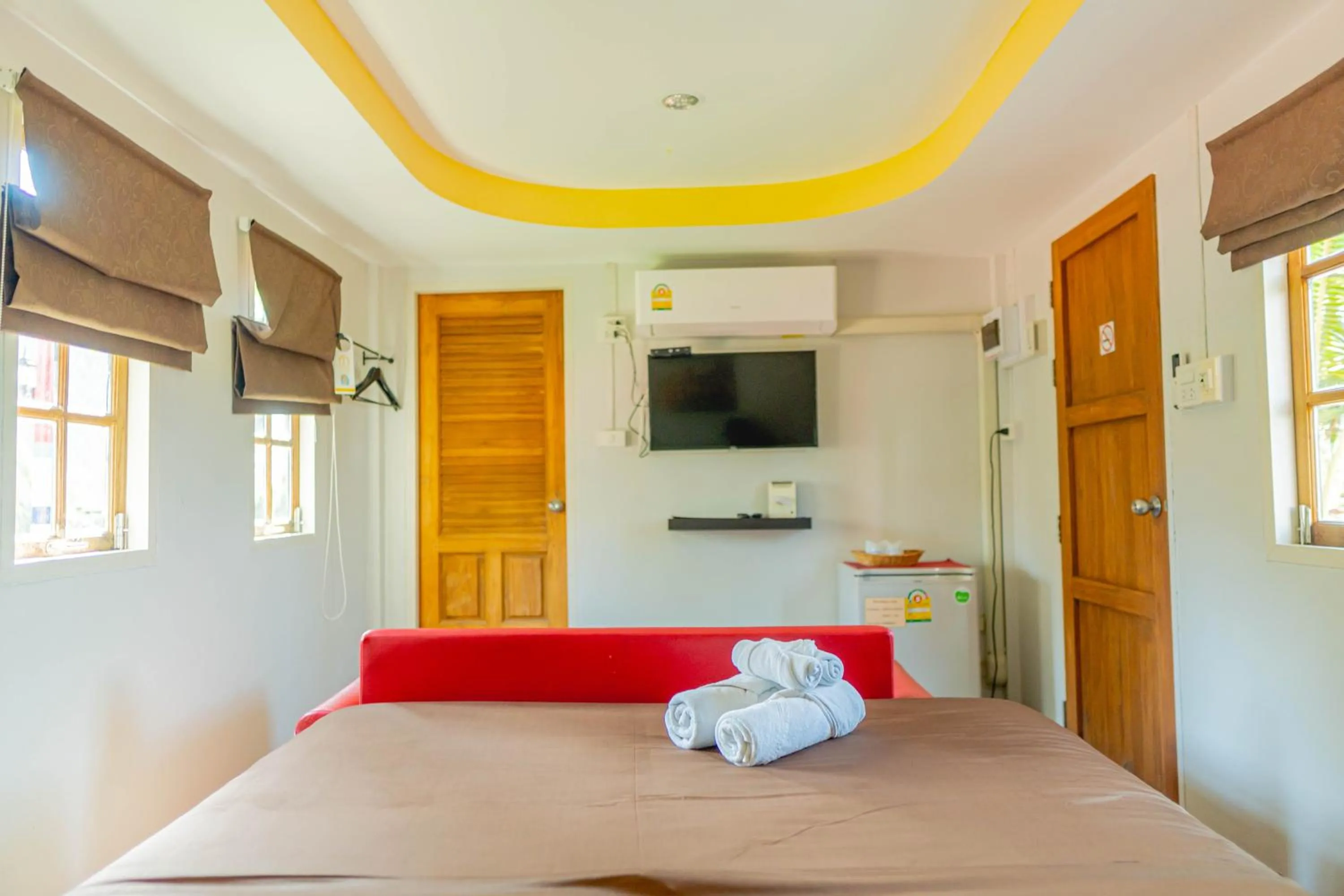 Bedroom, Bed in Apinya Resort Bangsarey
