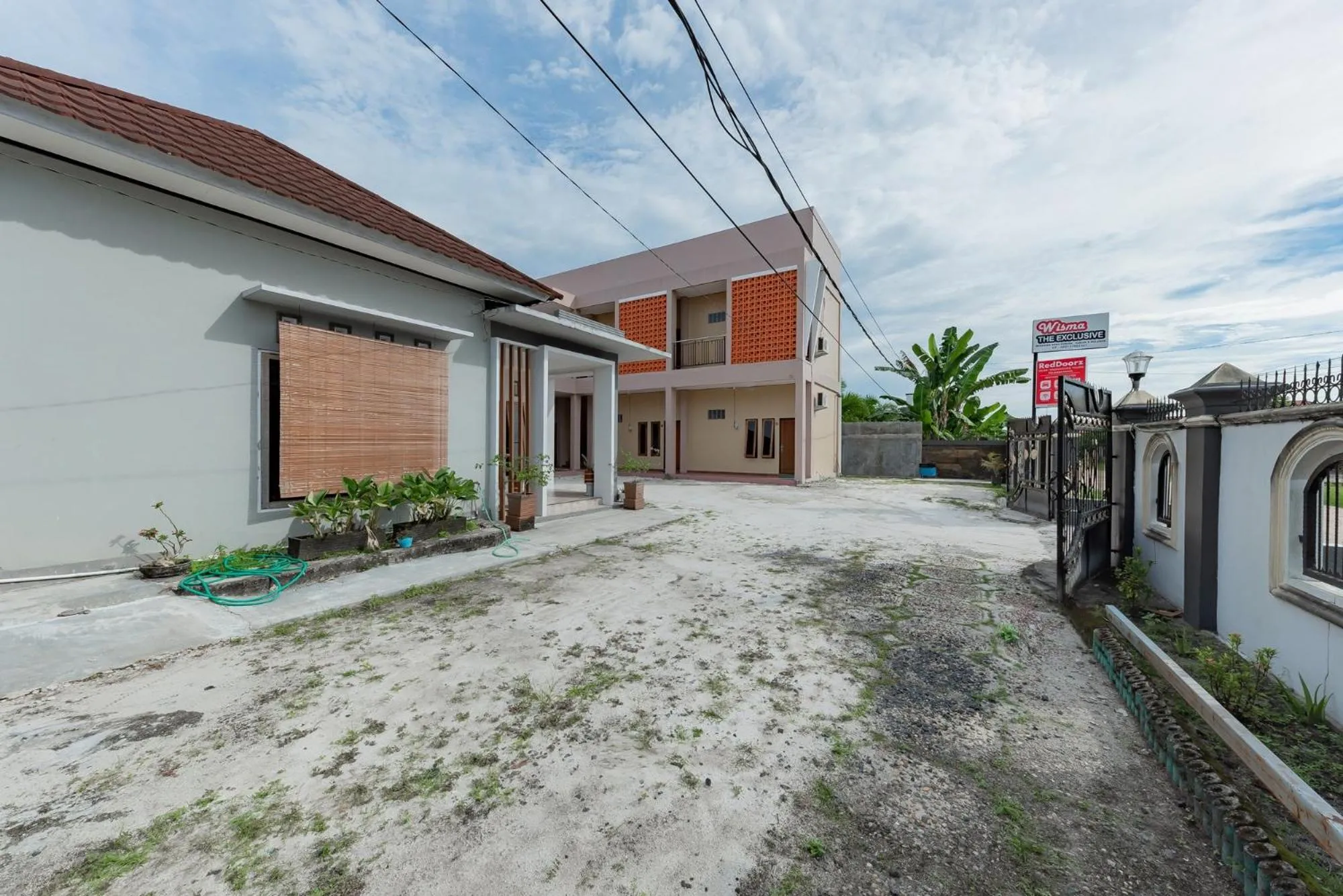 Parking in RedDoorz @ Jln Temanggung Tilung Palangkaraya