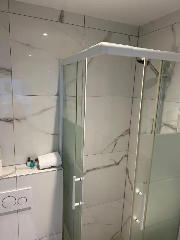 Double Room - single occupancy in M & M Hotel Double Room - single occupancy in M & M Hotel