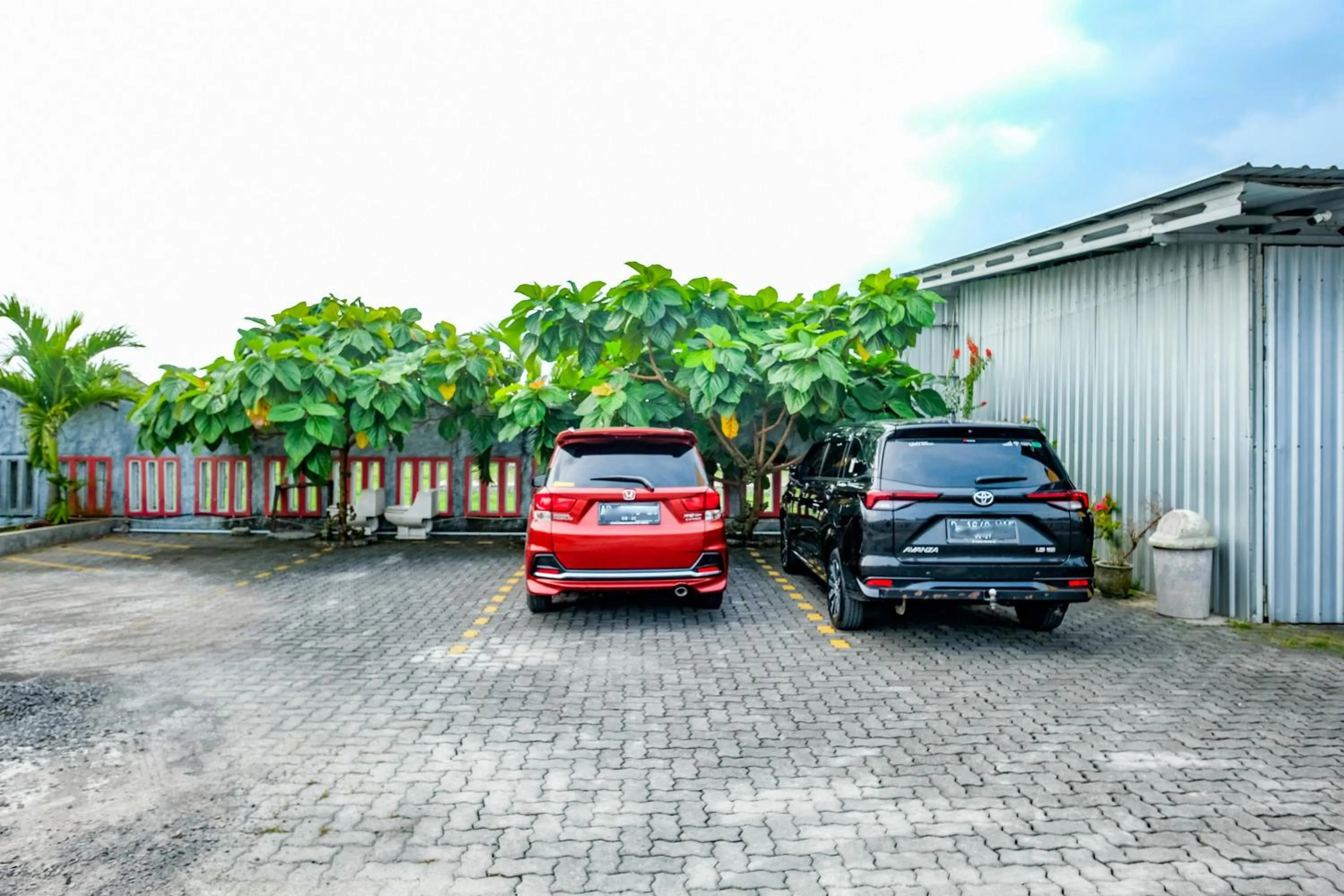 Parking in RedDoorz @ myRoom UMY