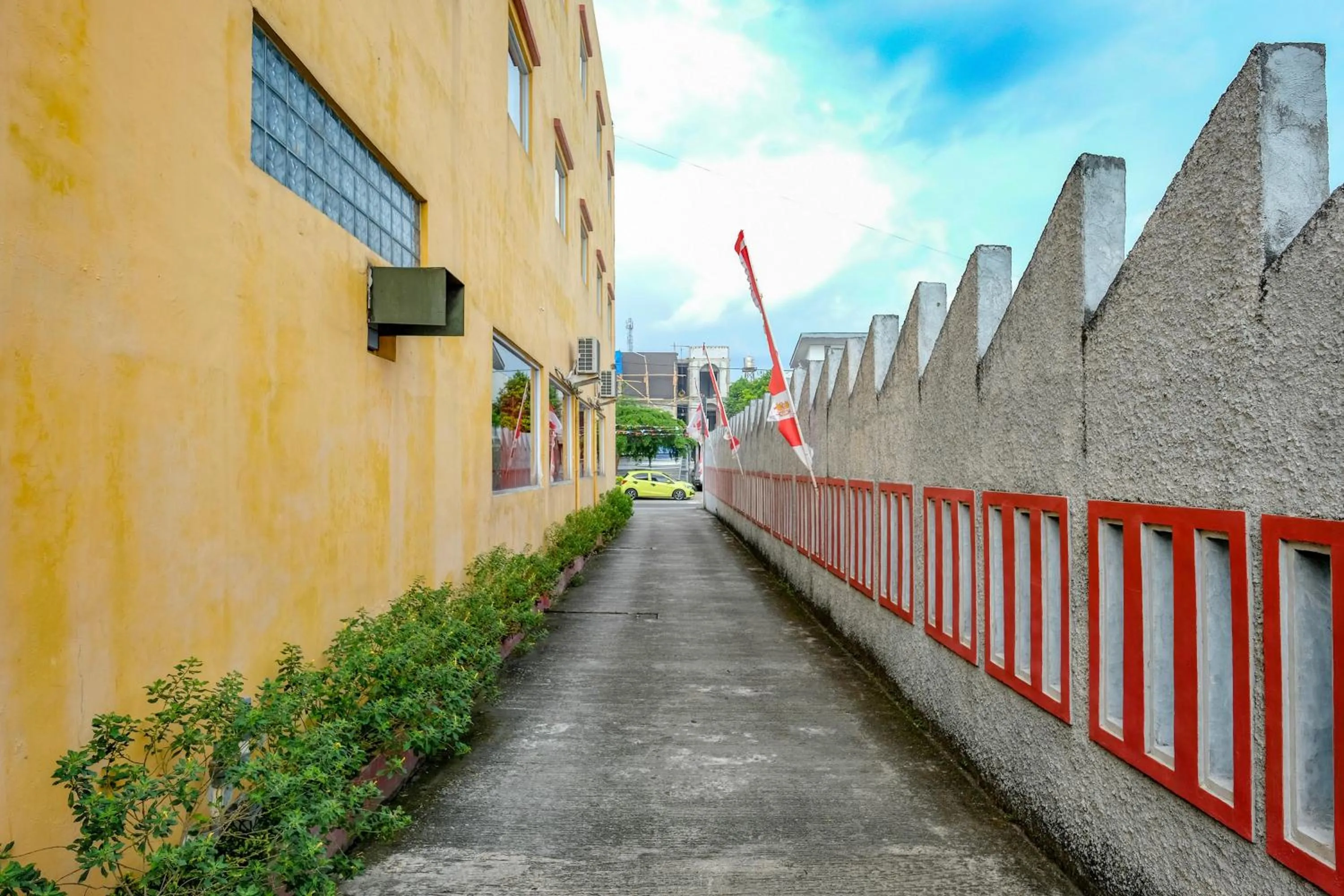 Property building in RedDoorz @ myRoom UMY