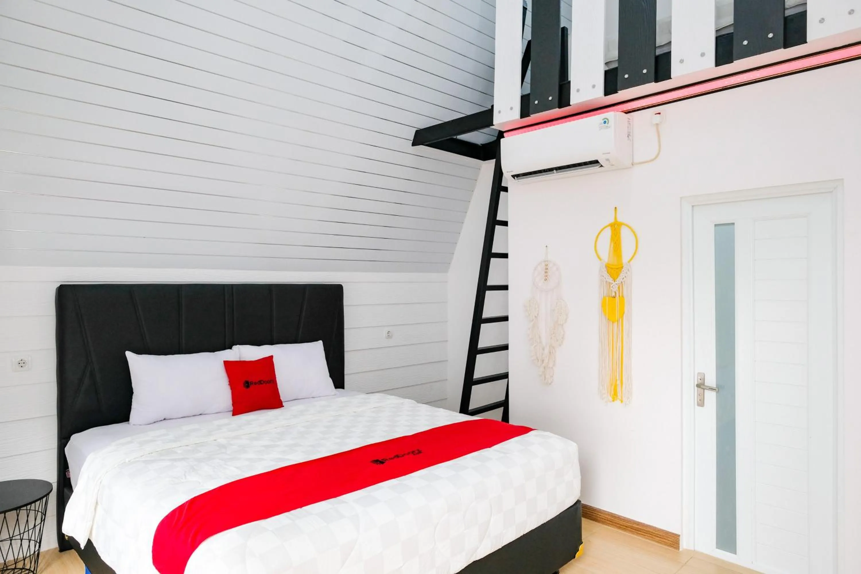 Bedroom, Bed in RedDoorz @ myRoom UMY