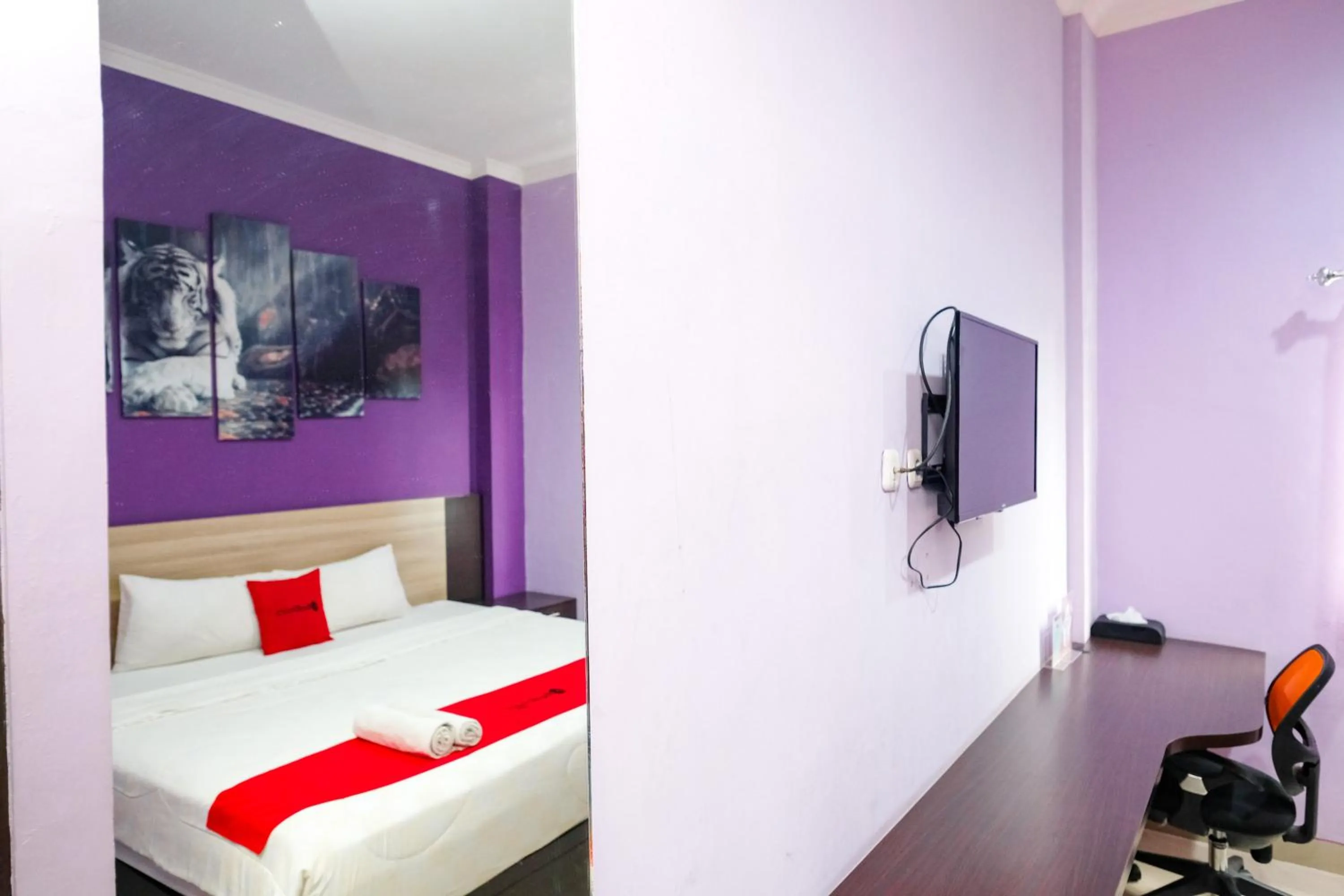 Bedroom, Bed in RedDoorz @ myRoom UMY