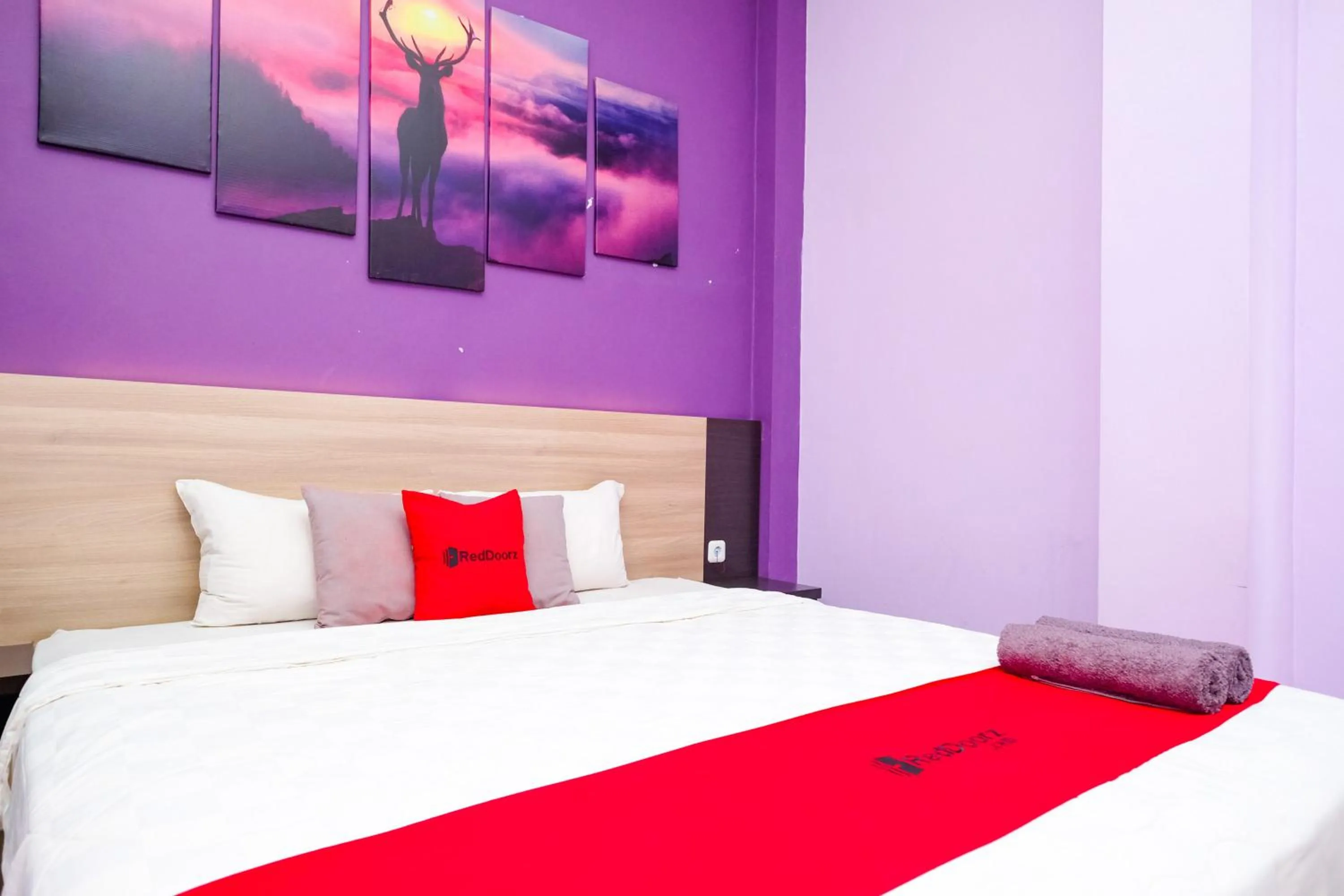 Bedroom, Bed in RedDoorz @ myRoom UMY