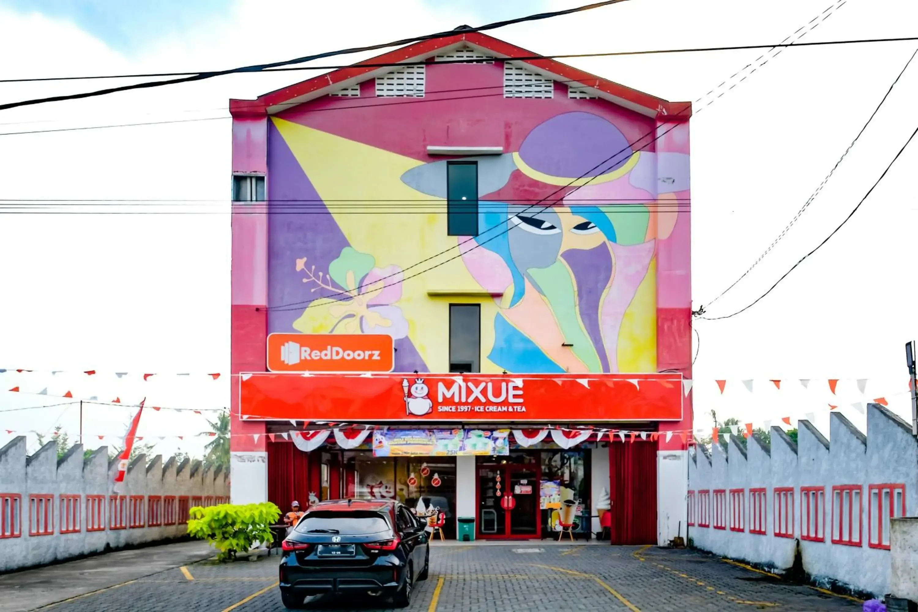 Facade/entrance in RedDoorz @ myRoom UMY Facade/entrance in RedDoorz @ myRoom UMY