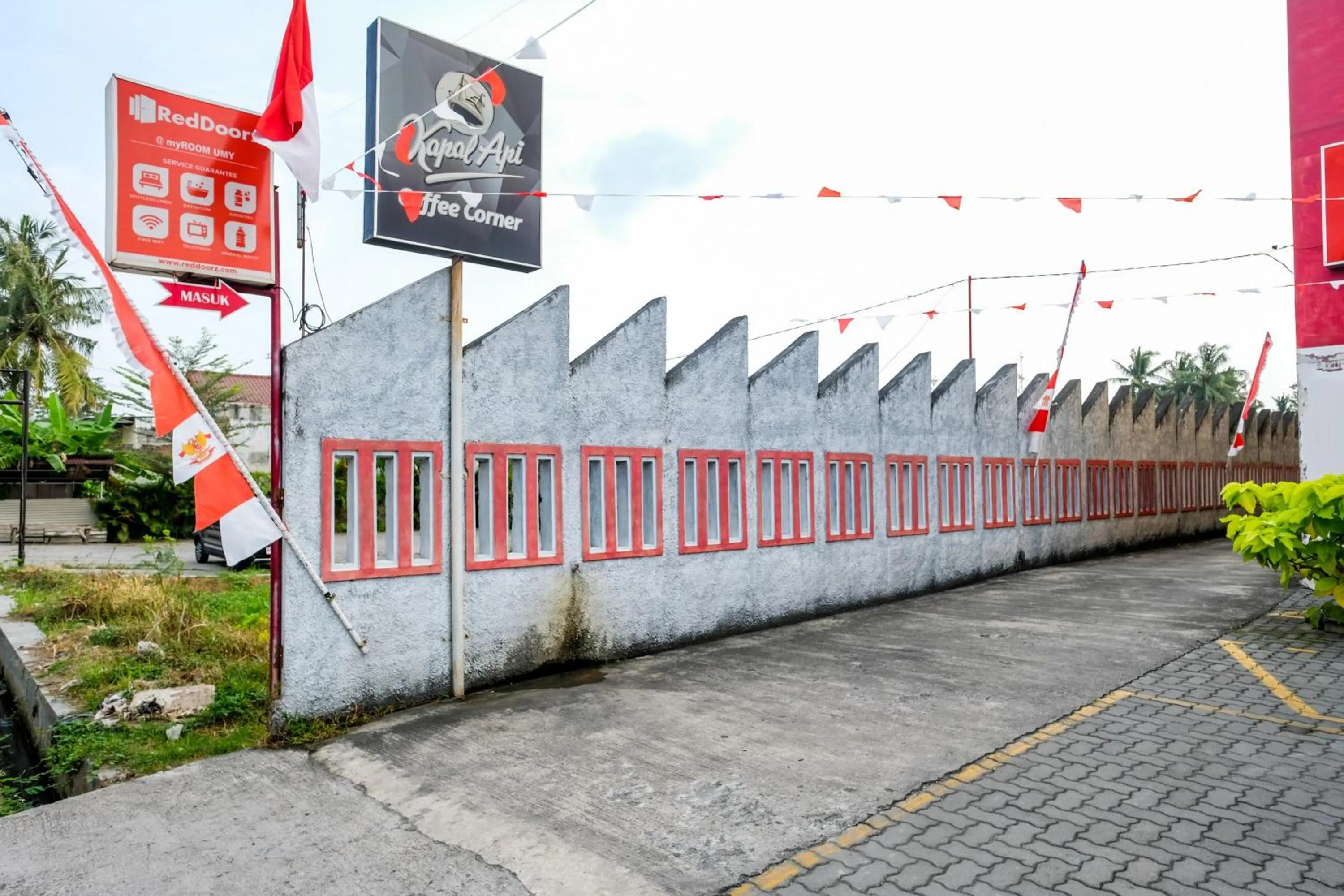 Property logo or sign in RedDoorz @ myRoom UMY