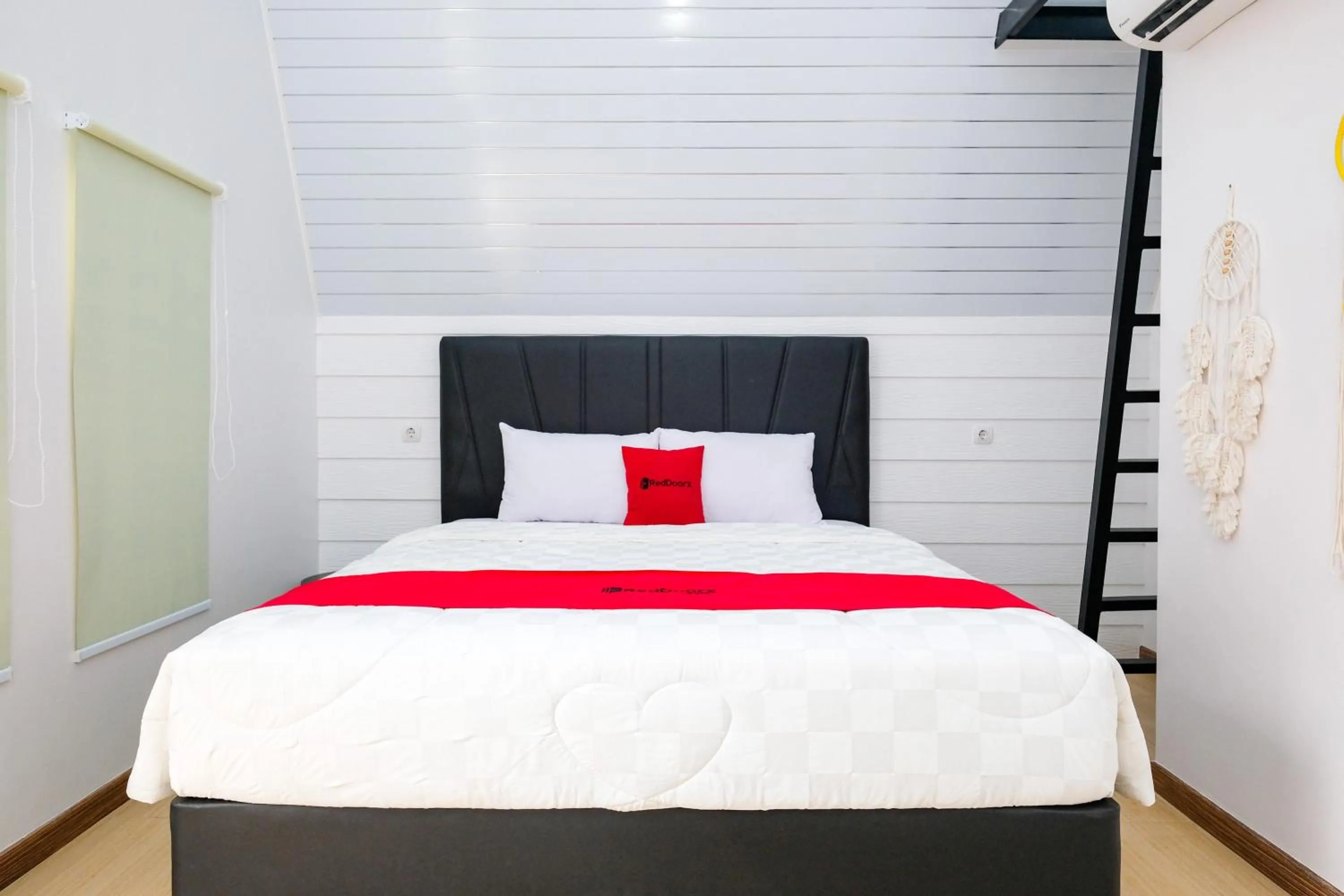 Bedroom, Bed in RedDoorz @ myRoom UMY