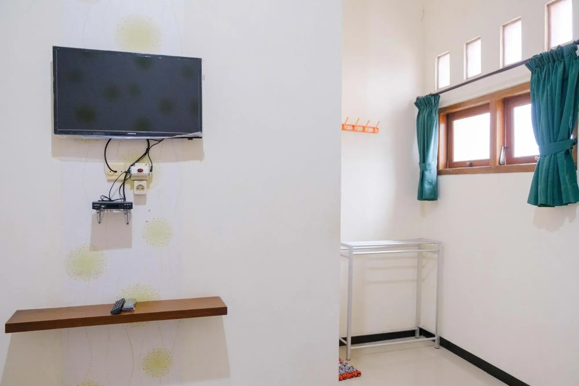 Bedroom in Homestay Griya Kinasih Syariah Pati Mitra RedDoorz Bedroom in Homestay Griya Kinasih Syariah Pati Mitra RedDoorz