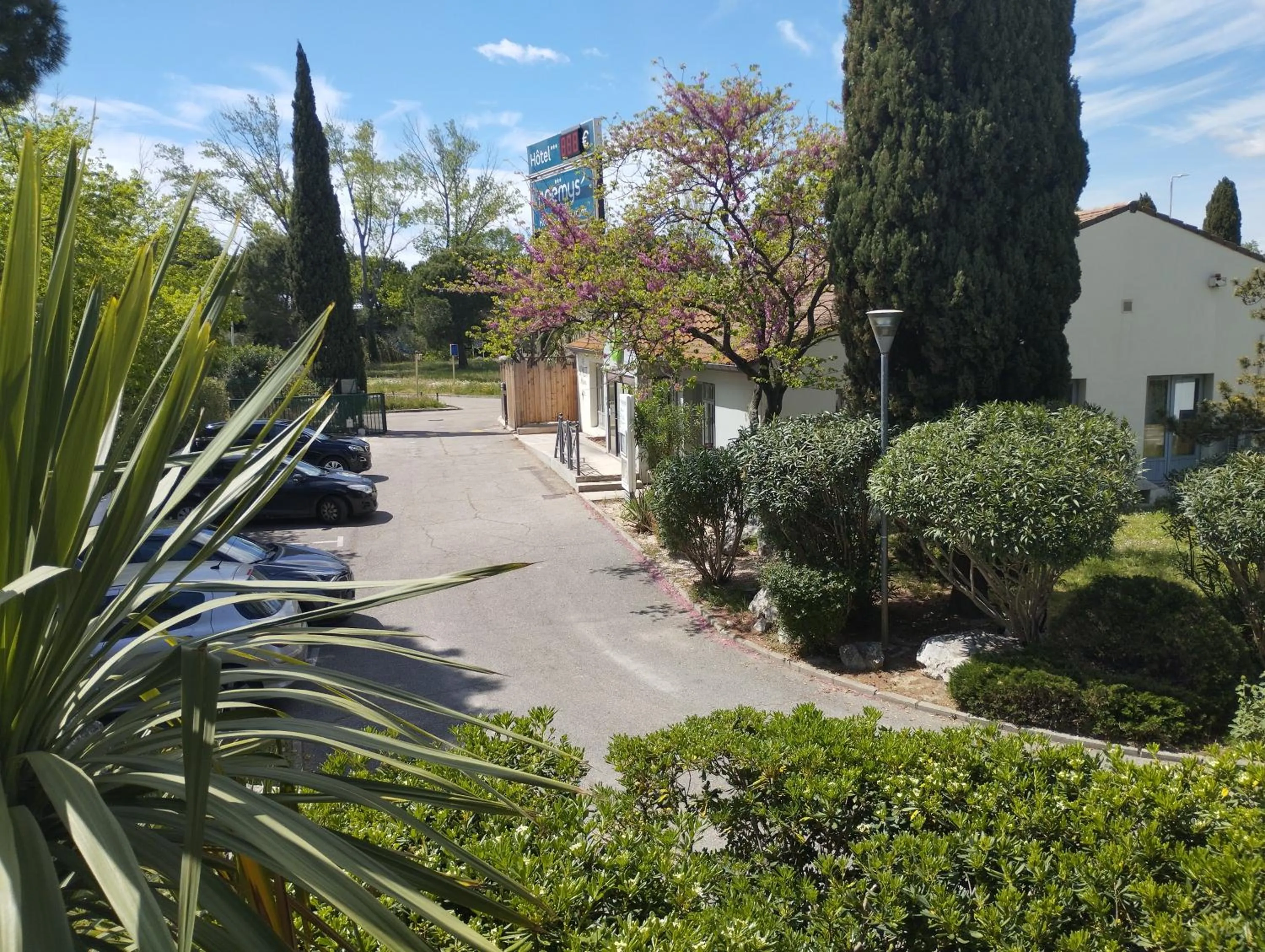 Facade/entrance in Campanile Arles