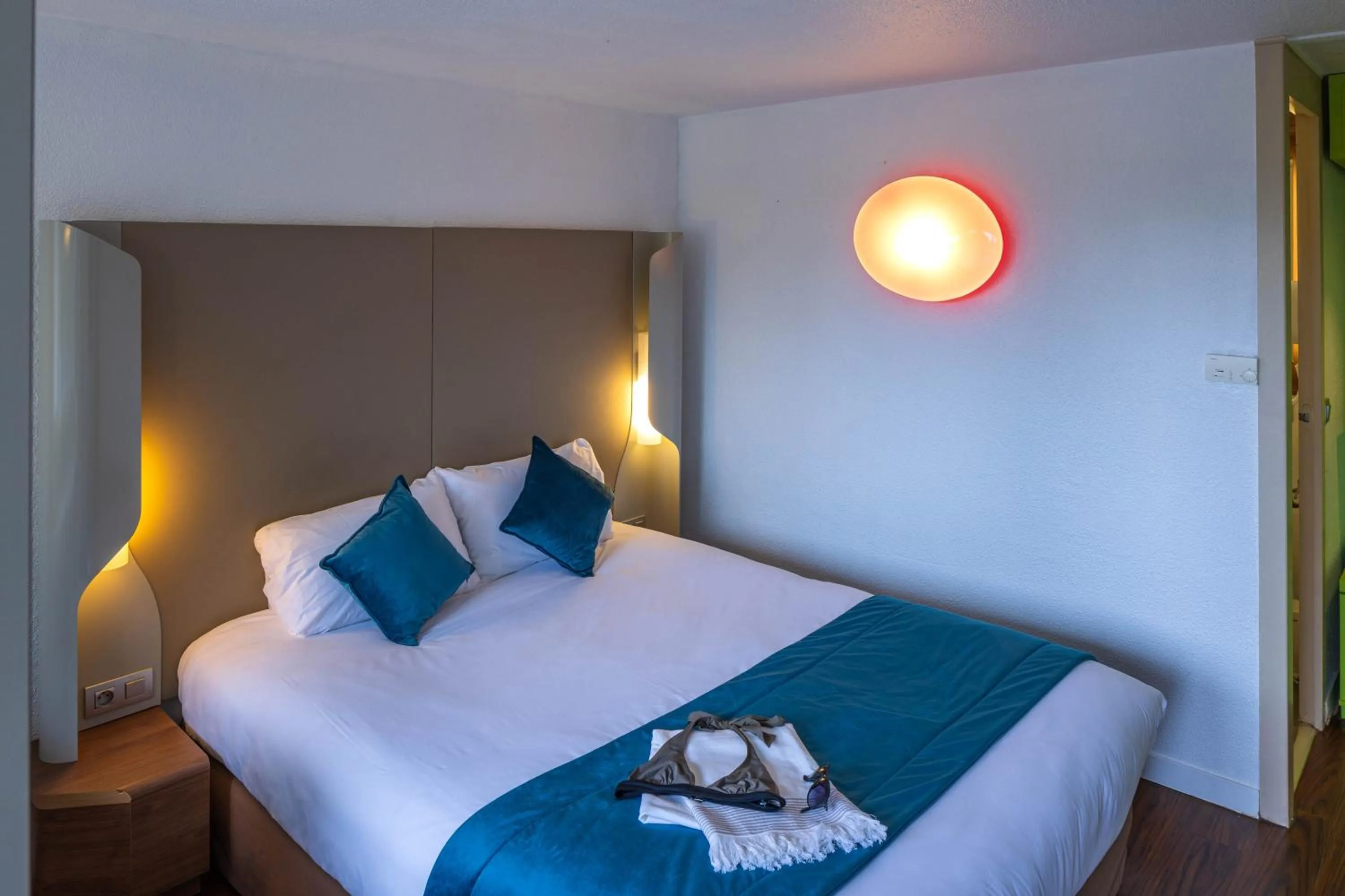 Bedroom, Bed in Campanile Arles