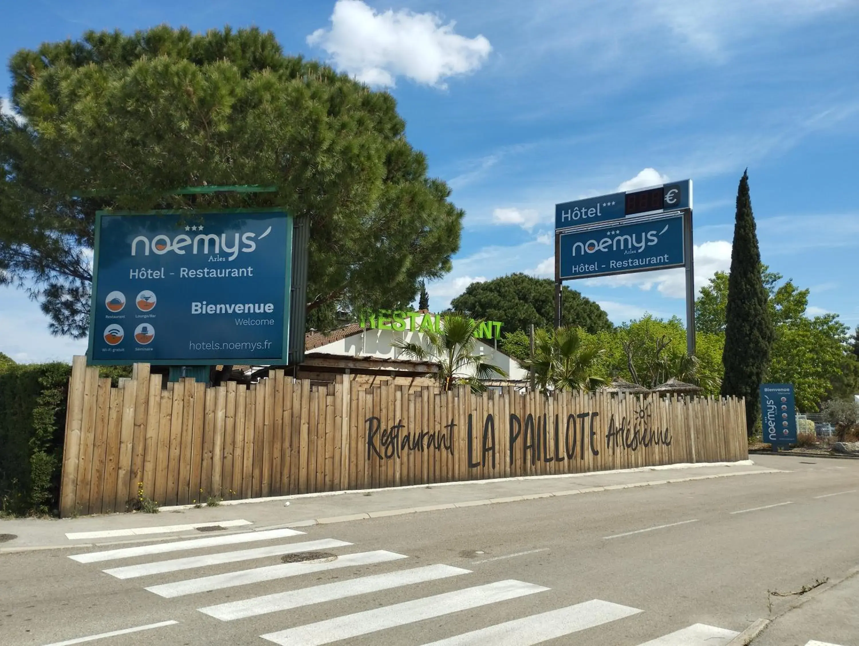 Facade/entrance in Noemys ARLES Facade/entrance in Noemys ARLES