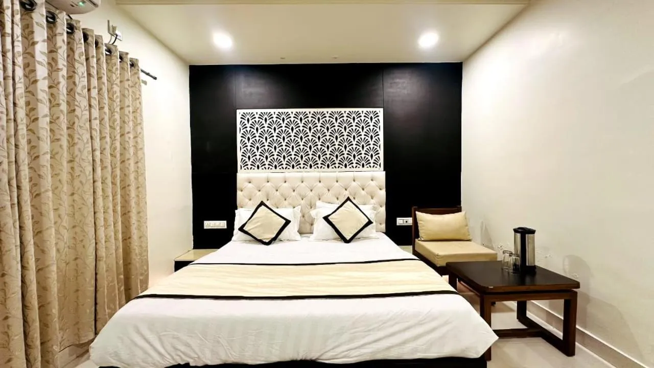 Bed in Abu Inn, Mount Abu - The Luxury Boutique Stay
