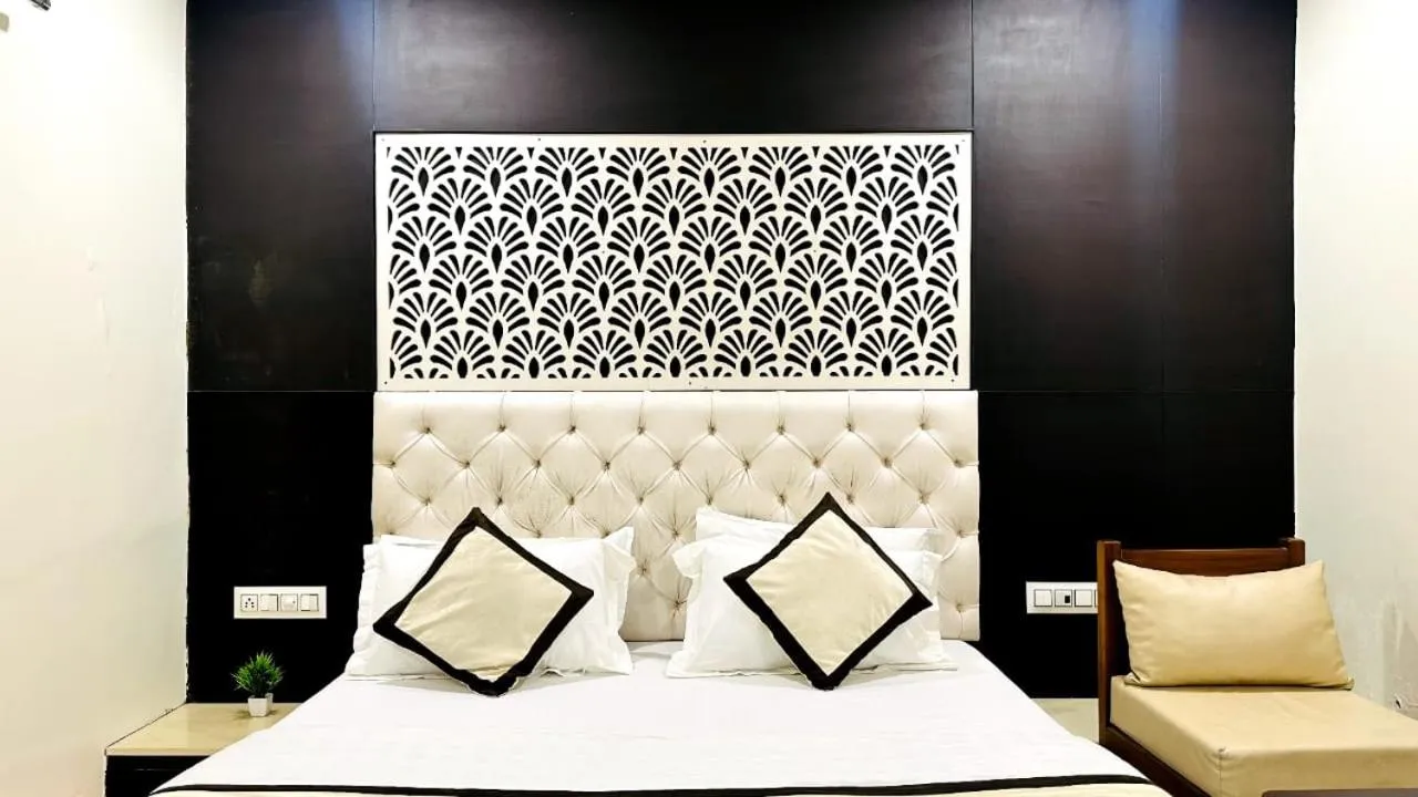 Bed in Abu Inn, Mount Abu - The Luxury Boutique Stay