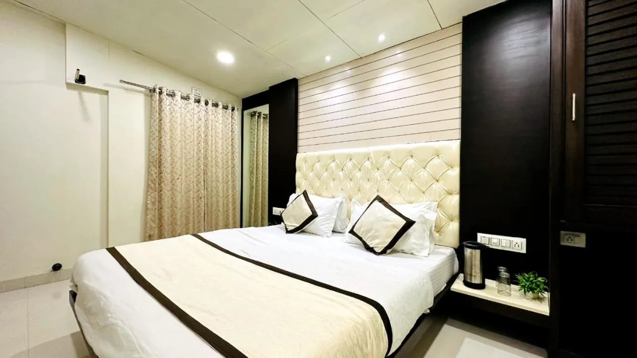 Bedroom, Bed in Abu Inn, Mount Abu - The Luxury Boutique Stay