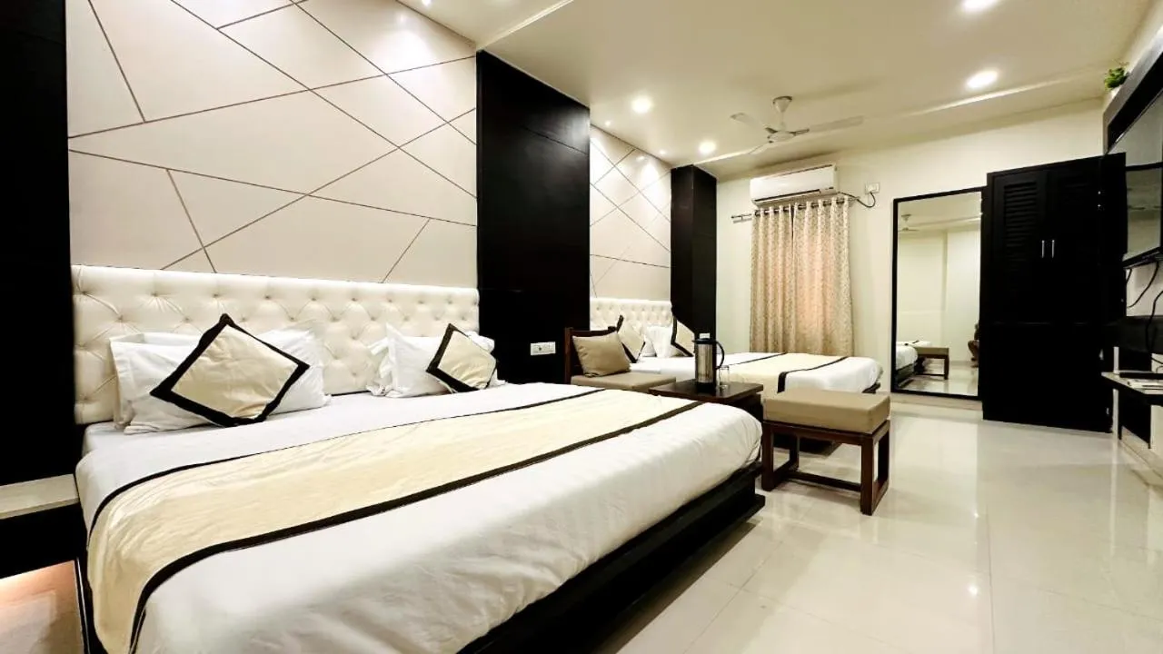 Bedroom, Bed in Abu Inn, Mount Abu - The Luxury Boutique Stay