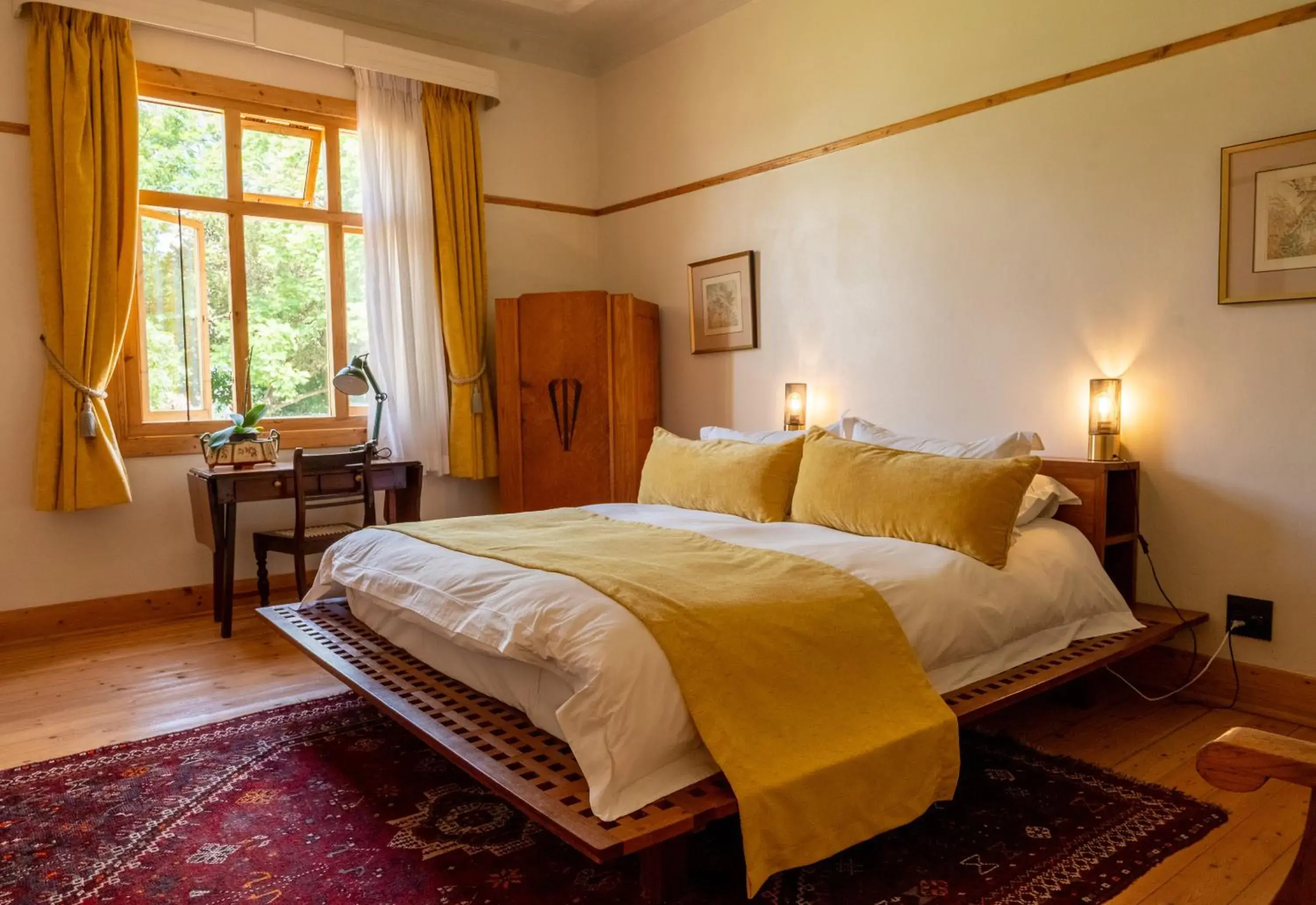 Queen Room with Garden View - single occupancy in Fishbird Art Deco Villa Queen Room with Garden View - single occupancy in Fishbird Art Deco Villa