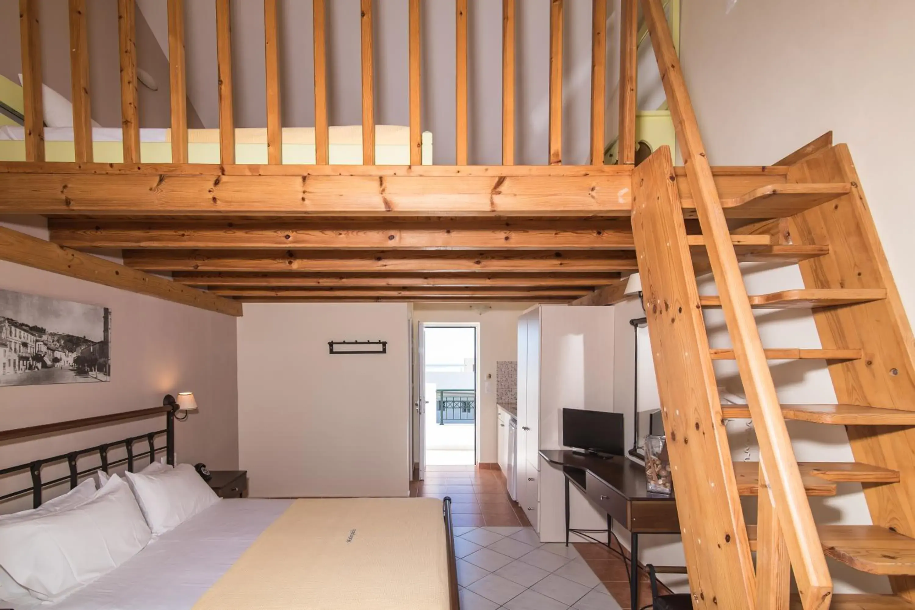 bunk bed in Maistrali Hotel Zante bunk bed in Maistrali Hotel Zante