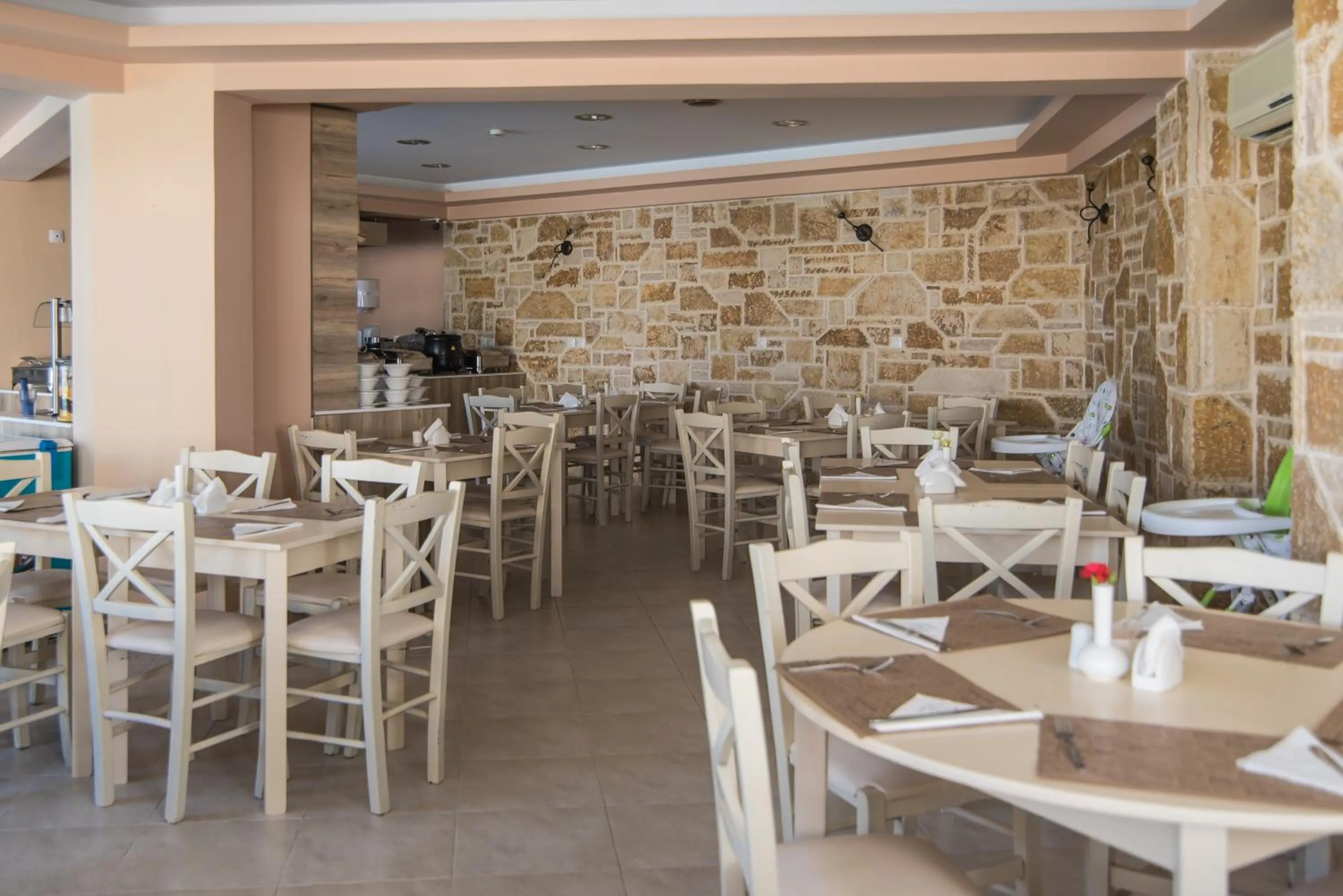Restaurant/places to eat in Maistrali Hotel Zante