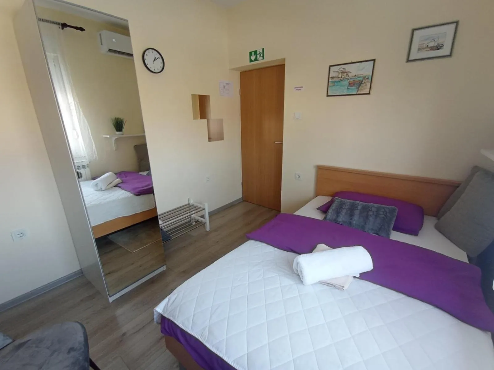 Single Room with Bathroom - single occupancy in Apartmani i Sobe Kočiš
