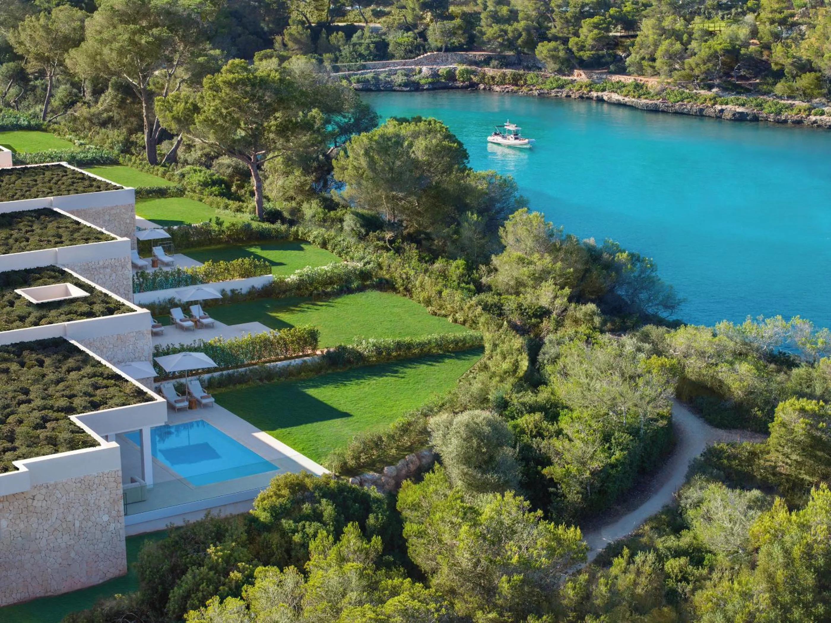 Ikos Porto Petro