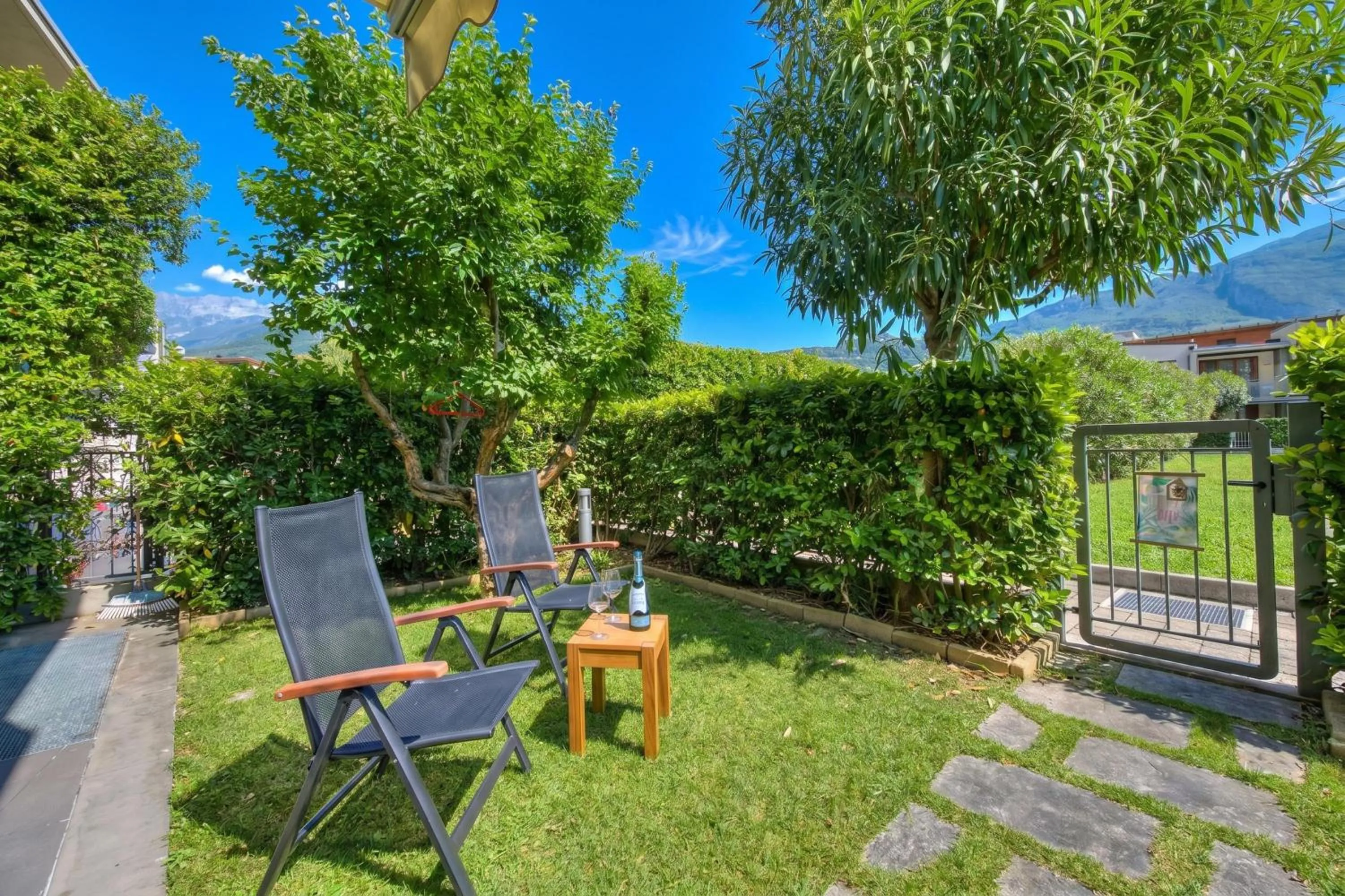 The Peace Of The Lake - Happy Rentals