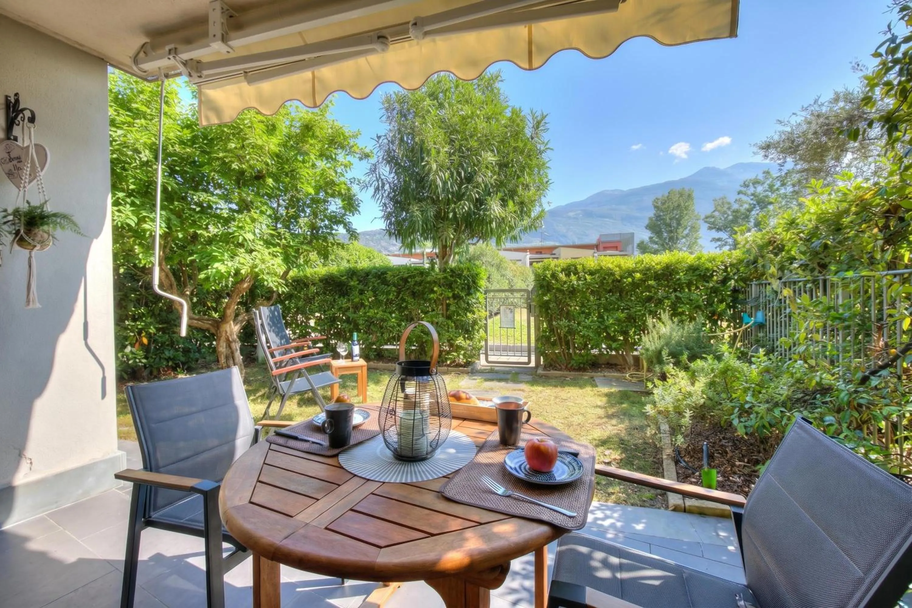 The Peace Of The Lake - Happy Rentals