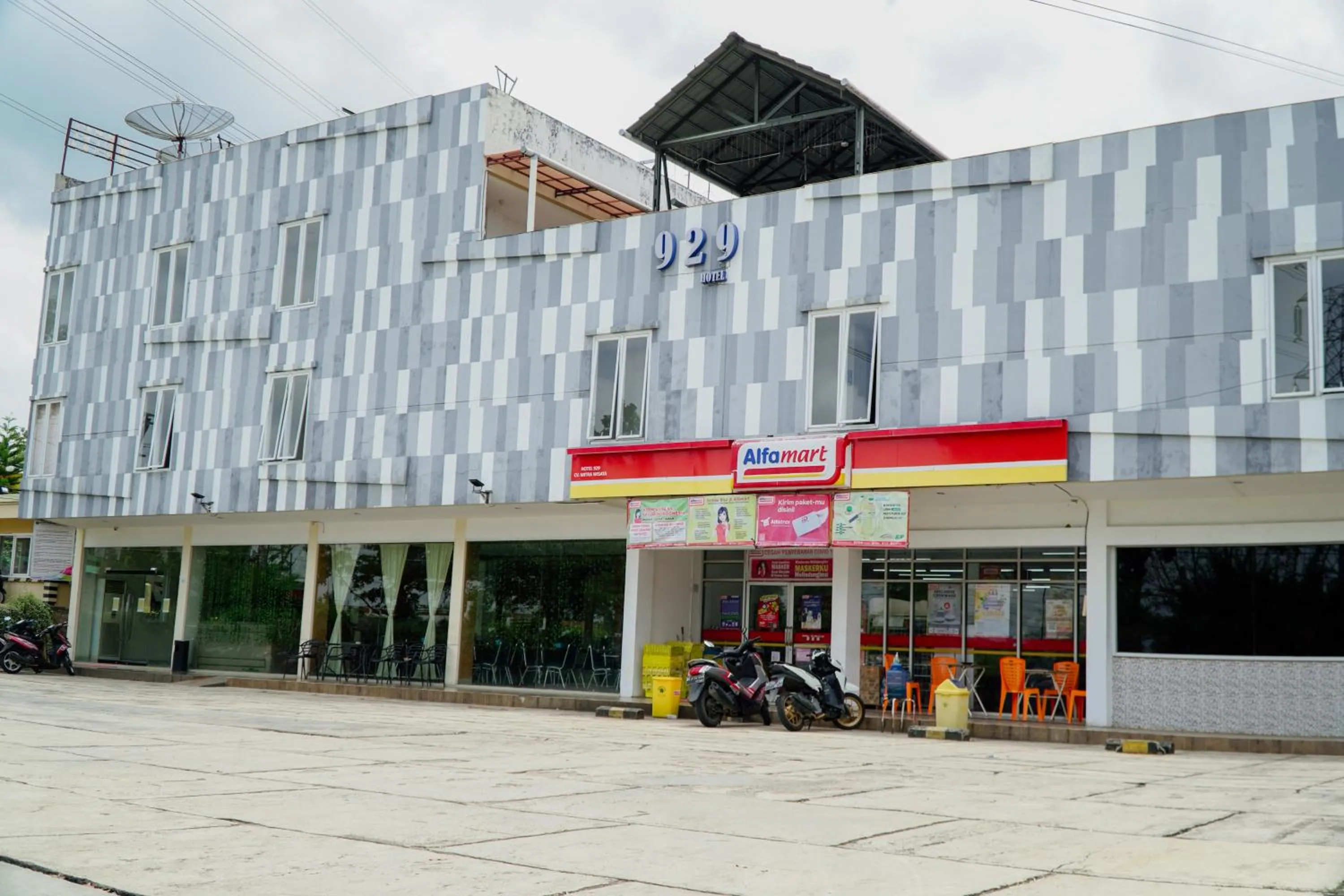 Property building in Hotel 929 Lubuklinggau