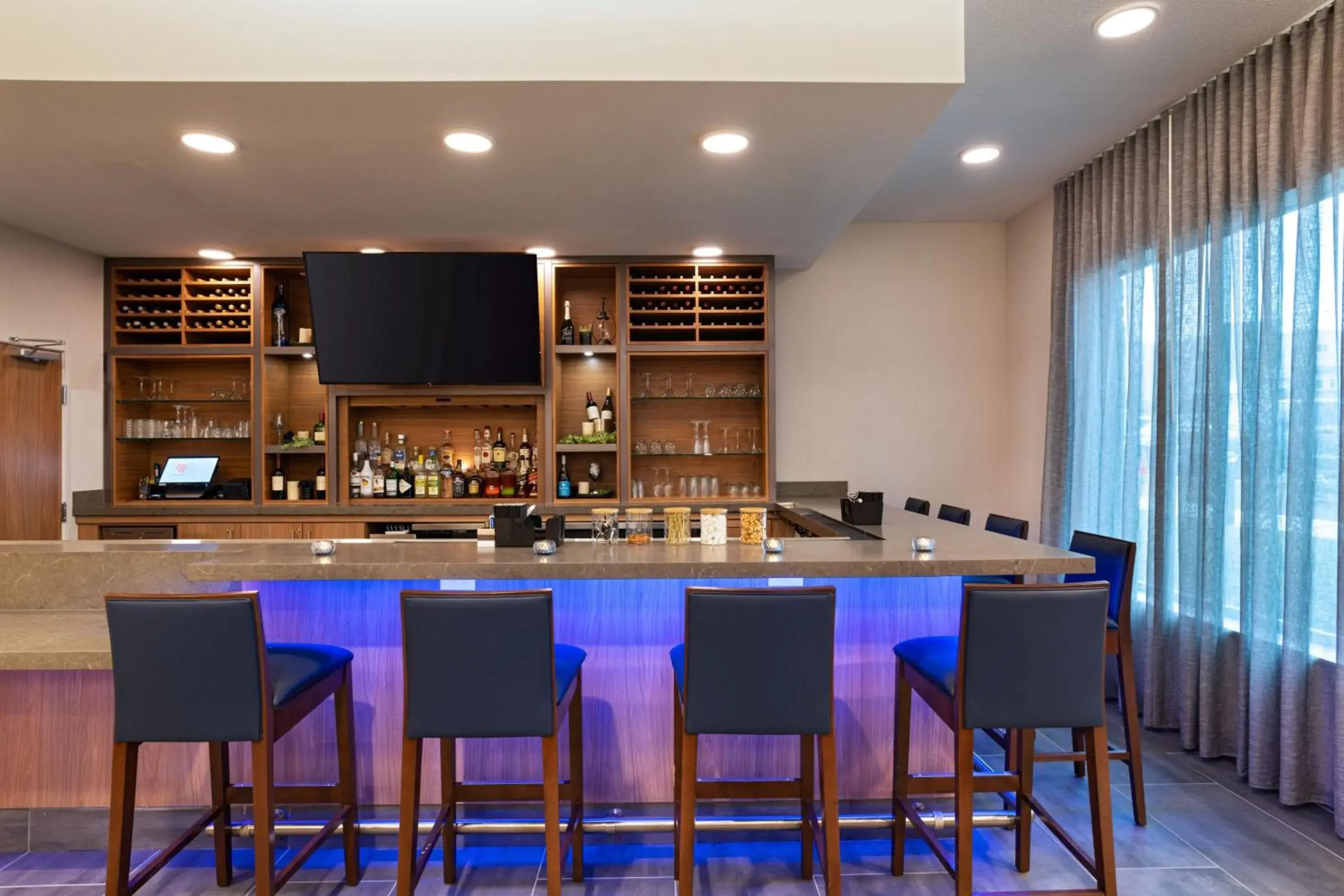 Lounge or bar in Fairfield by Marriott Inn & Suites Austin Georgetown Lounge or bar in Fairfield by Marriott Inn & Suites Austin Georgetown