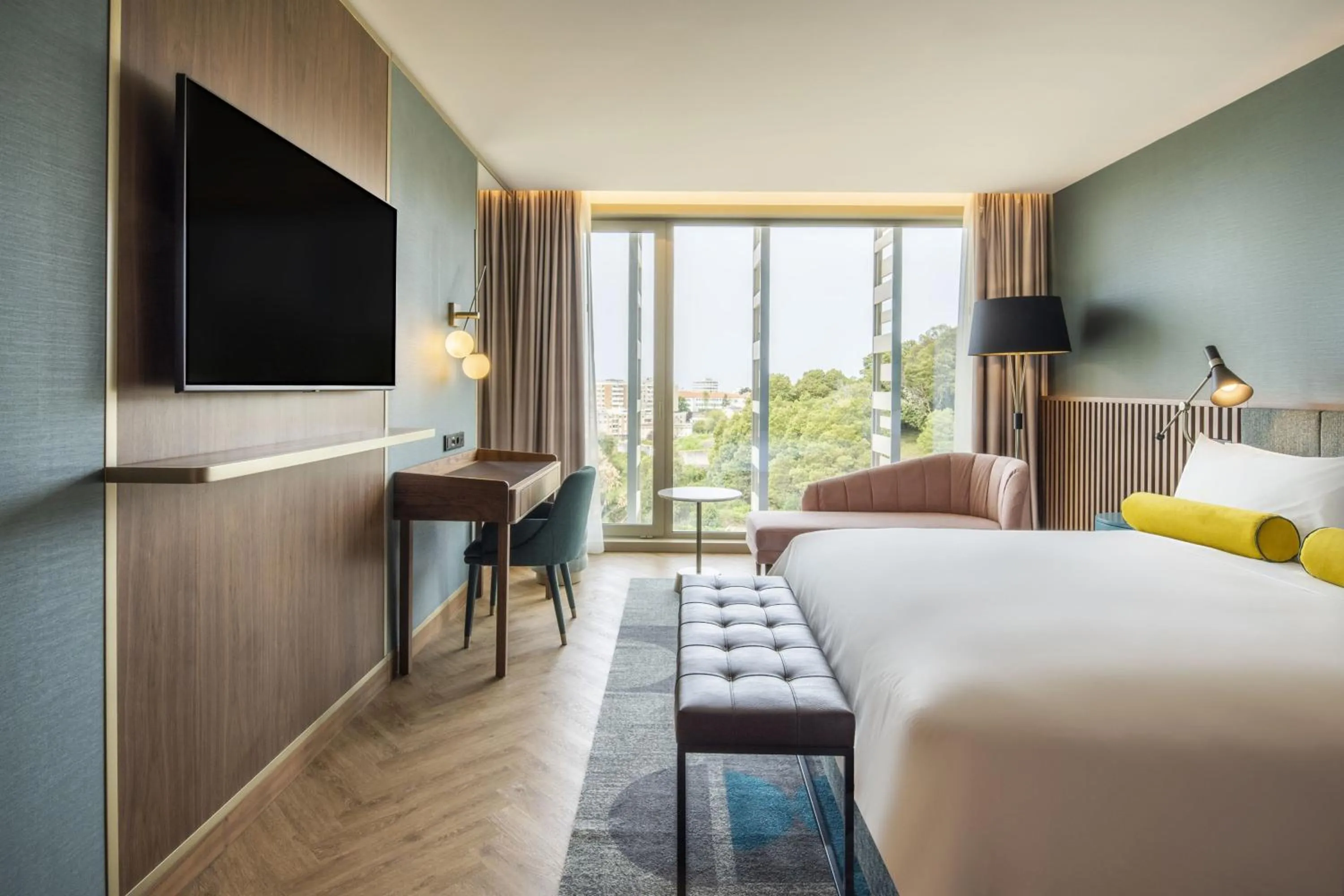 Photo of the whole room, Bed in Renaissance Porto Lapa Hotel