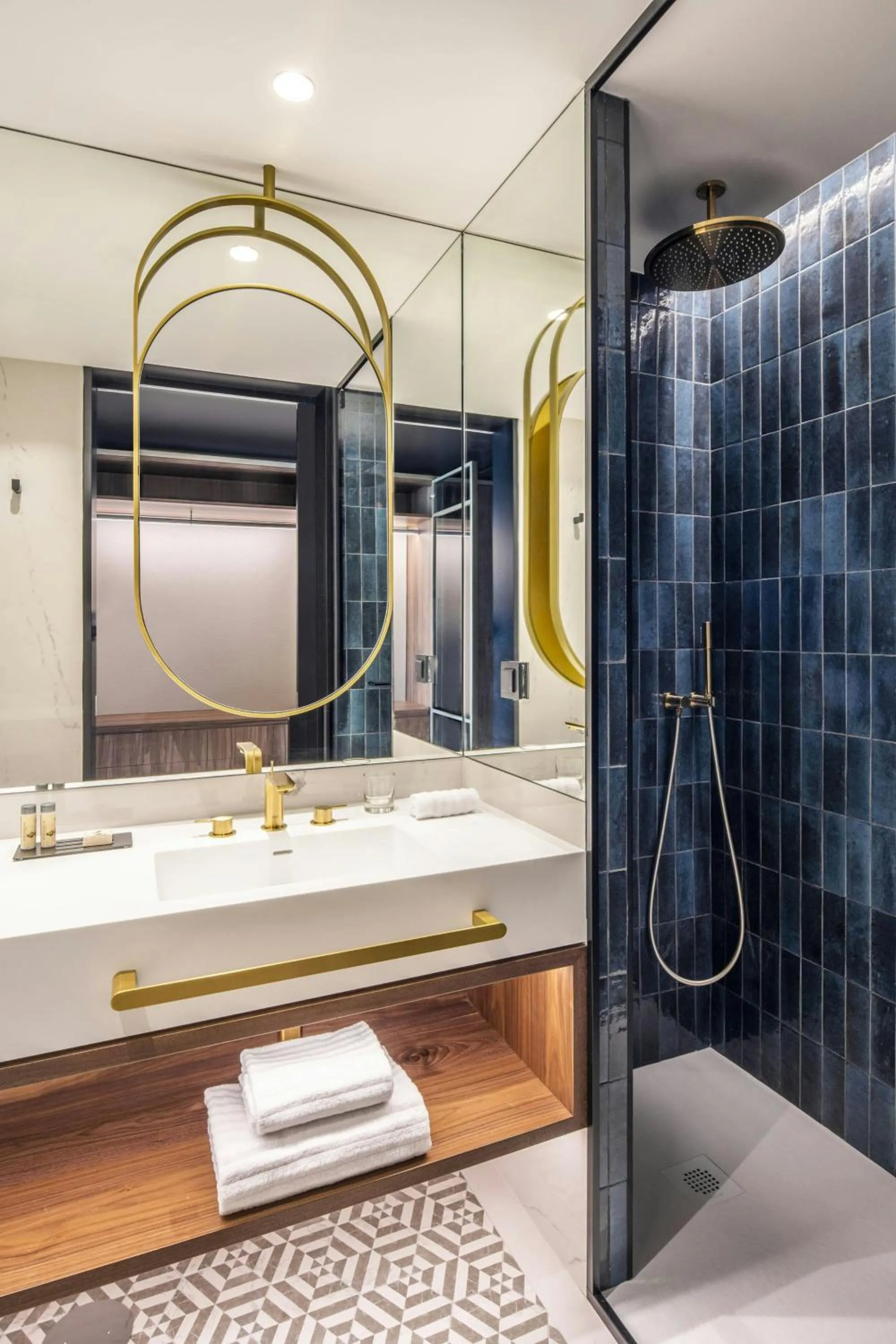 Bathroom in Renaissance Porto Lapa Hotel