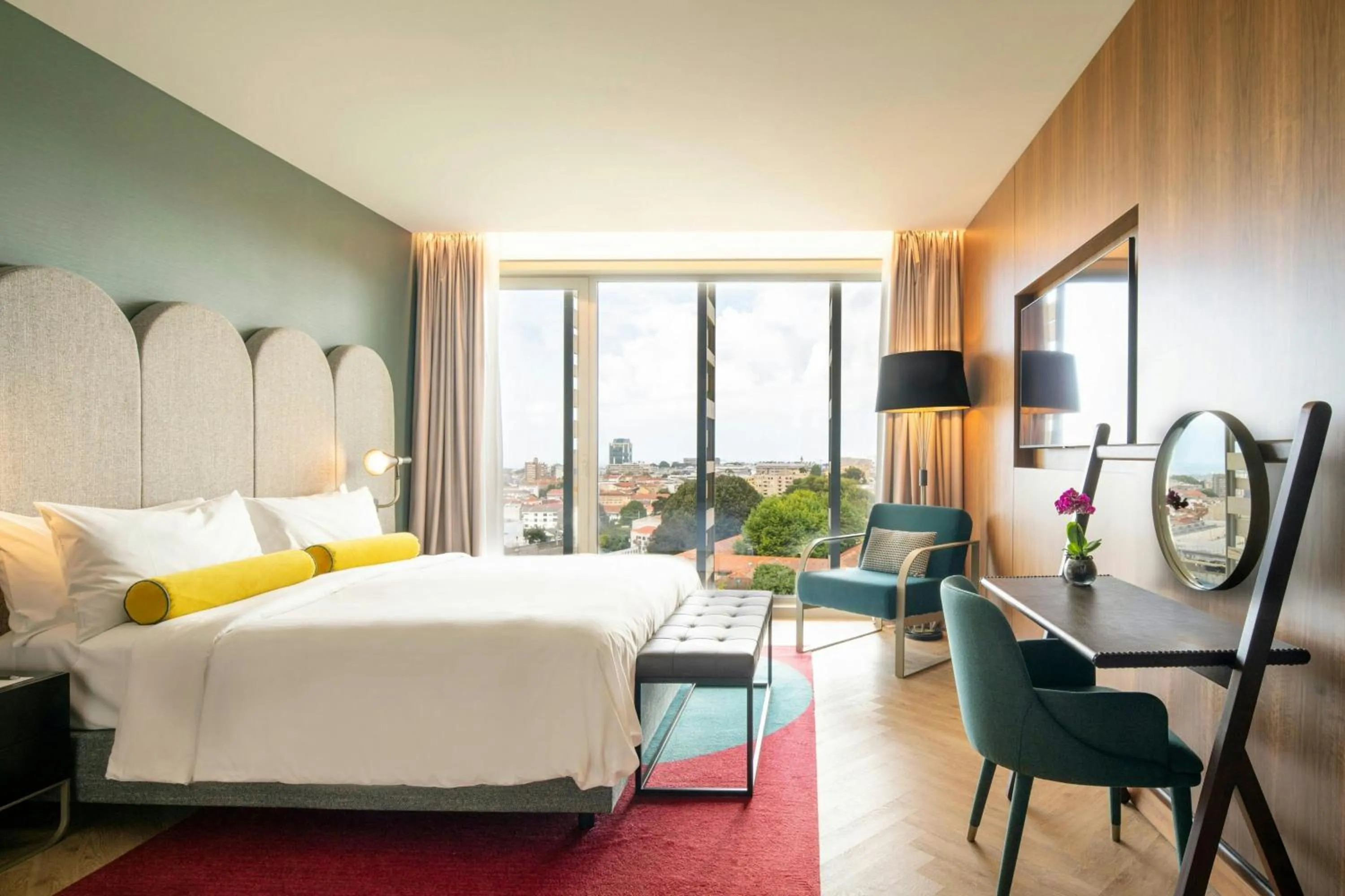 Photo of the whole room, Bed in Renaissance Porto Lapa Hotel