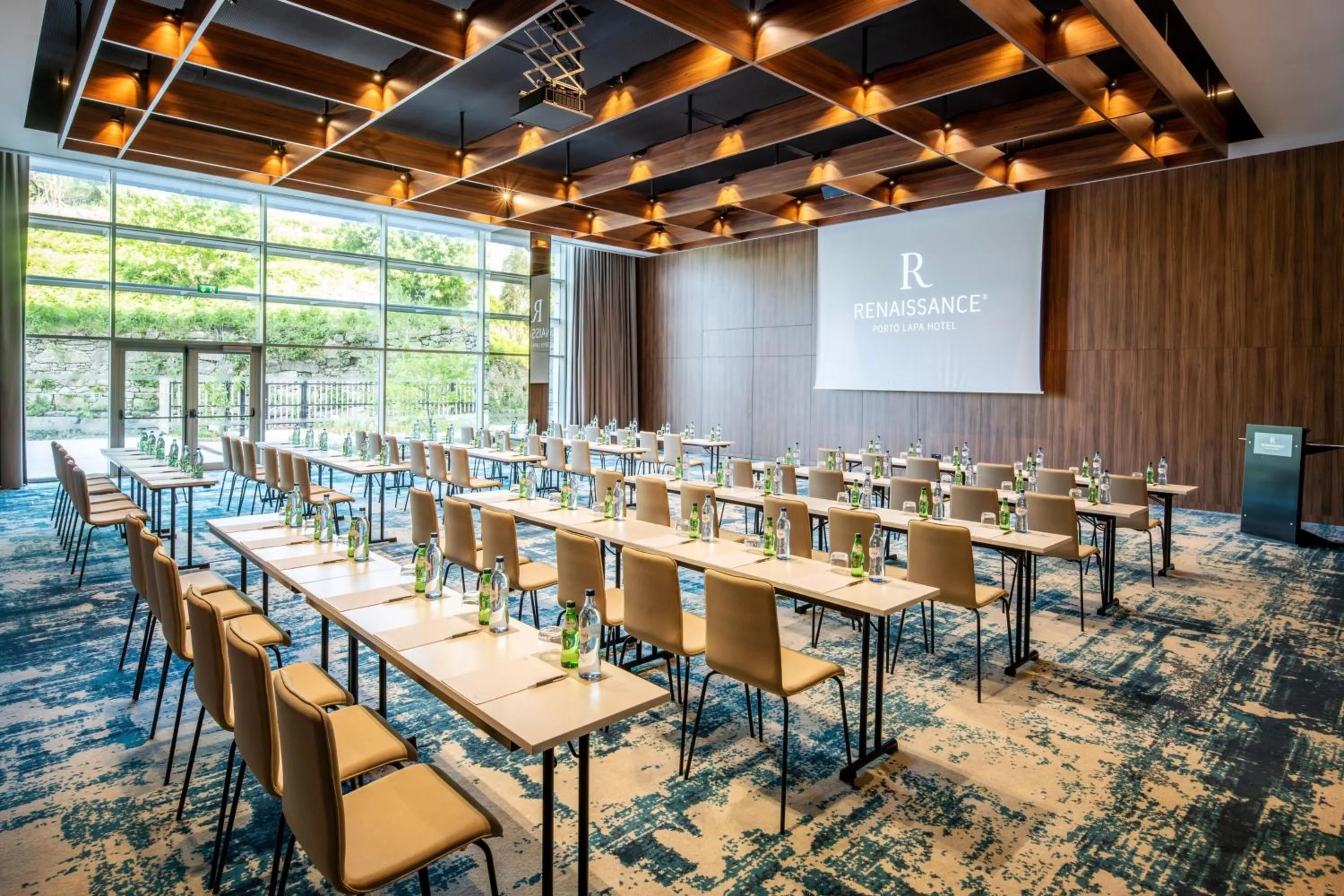 Meeting/conference room in Renaissance Porto Lapa Hotel