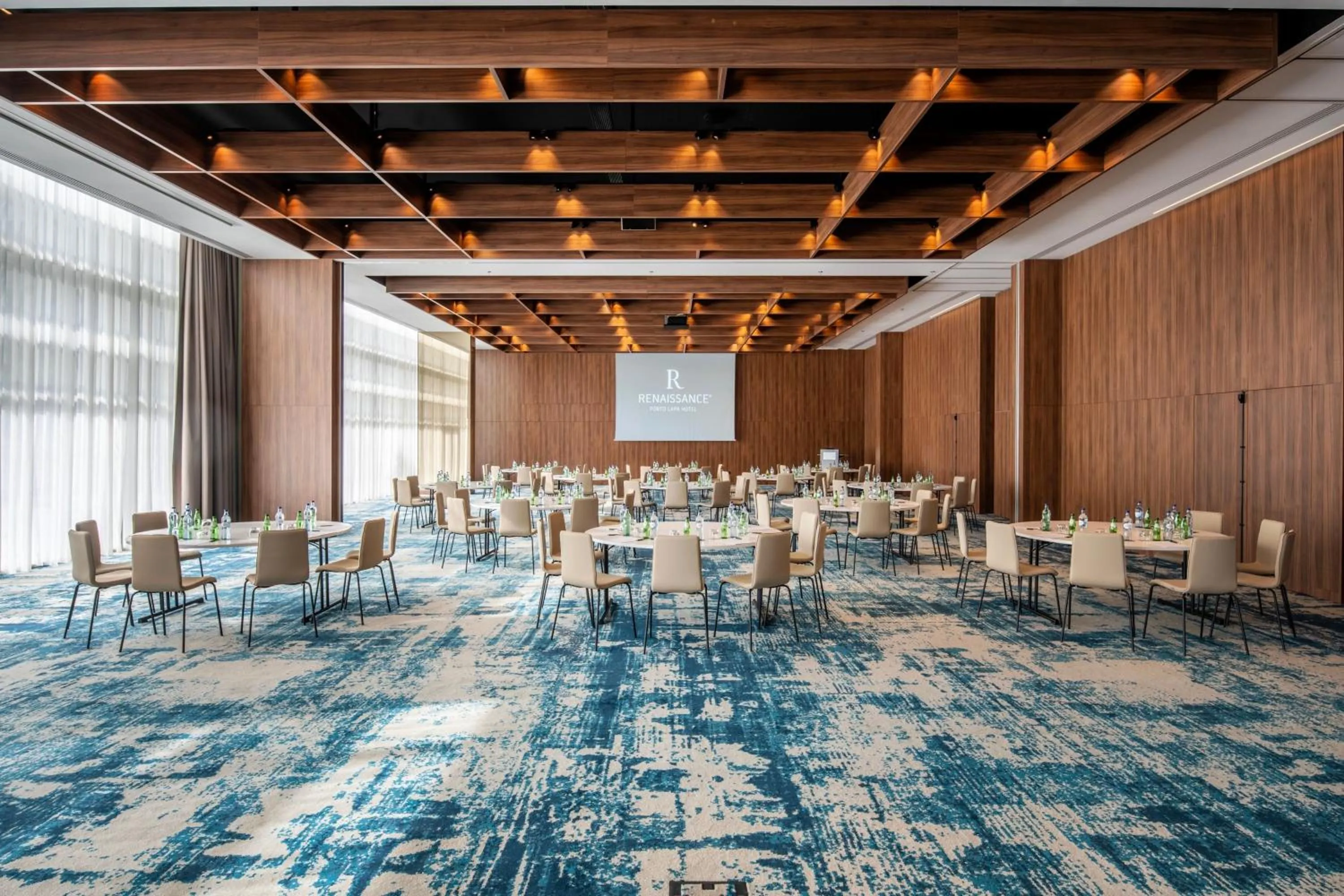 Meeting/conference room in Renaissance Porto Lapa Hotel