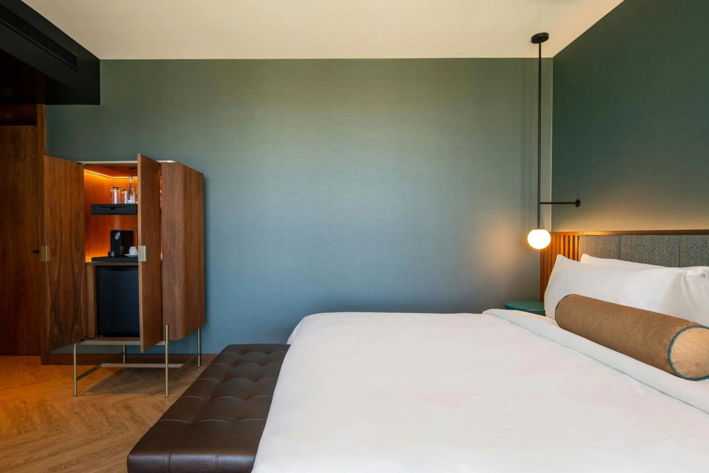 Photo of the whole room, Bed in Renaissance Porto Lapa Hotel