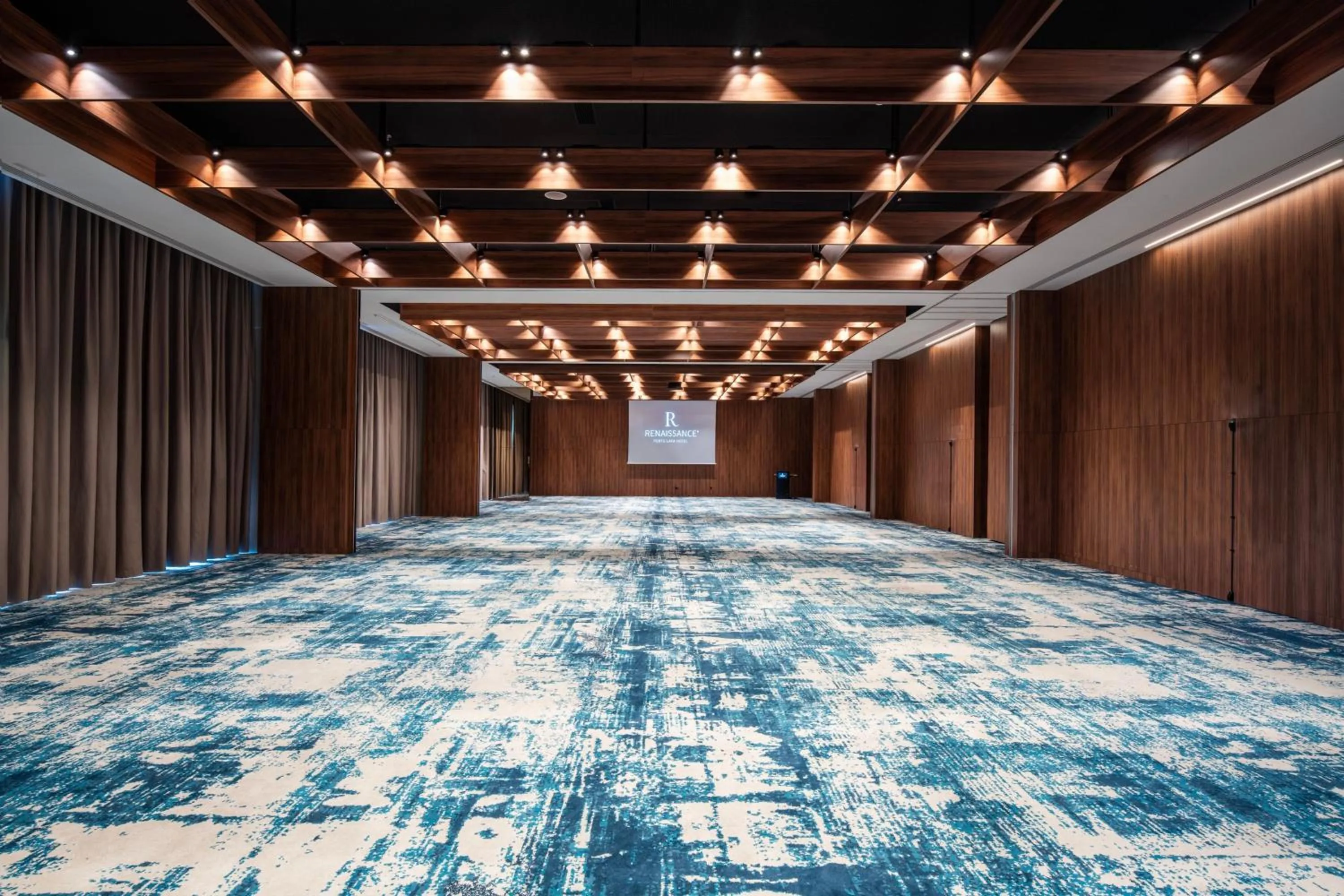 Meeting/conference room in Renaissance Porto Lapa Hotel