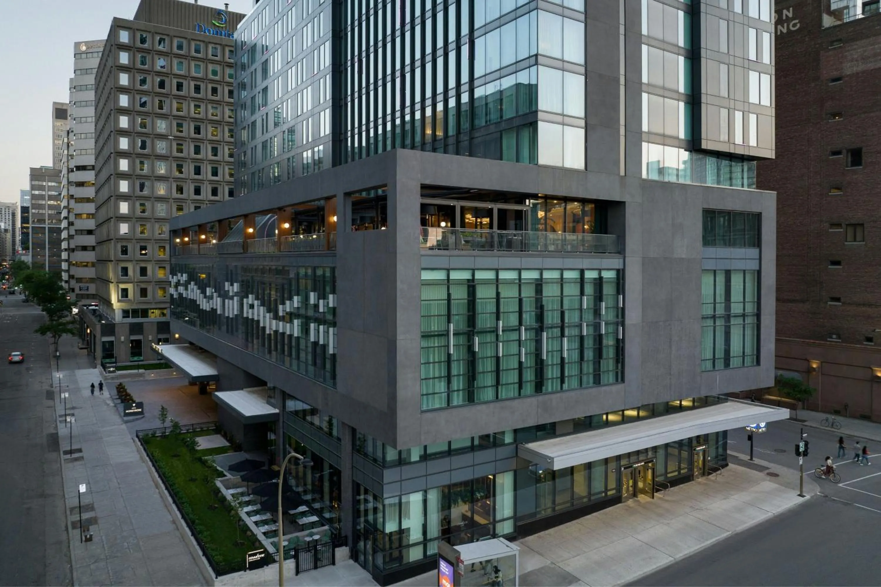 Property building in HONEYROSE Hotel, Montreal, a Tribute Portfolio Hotel