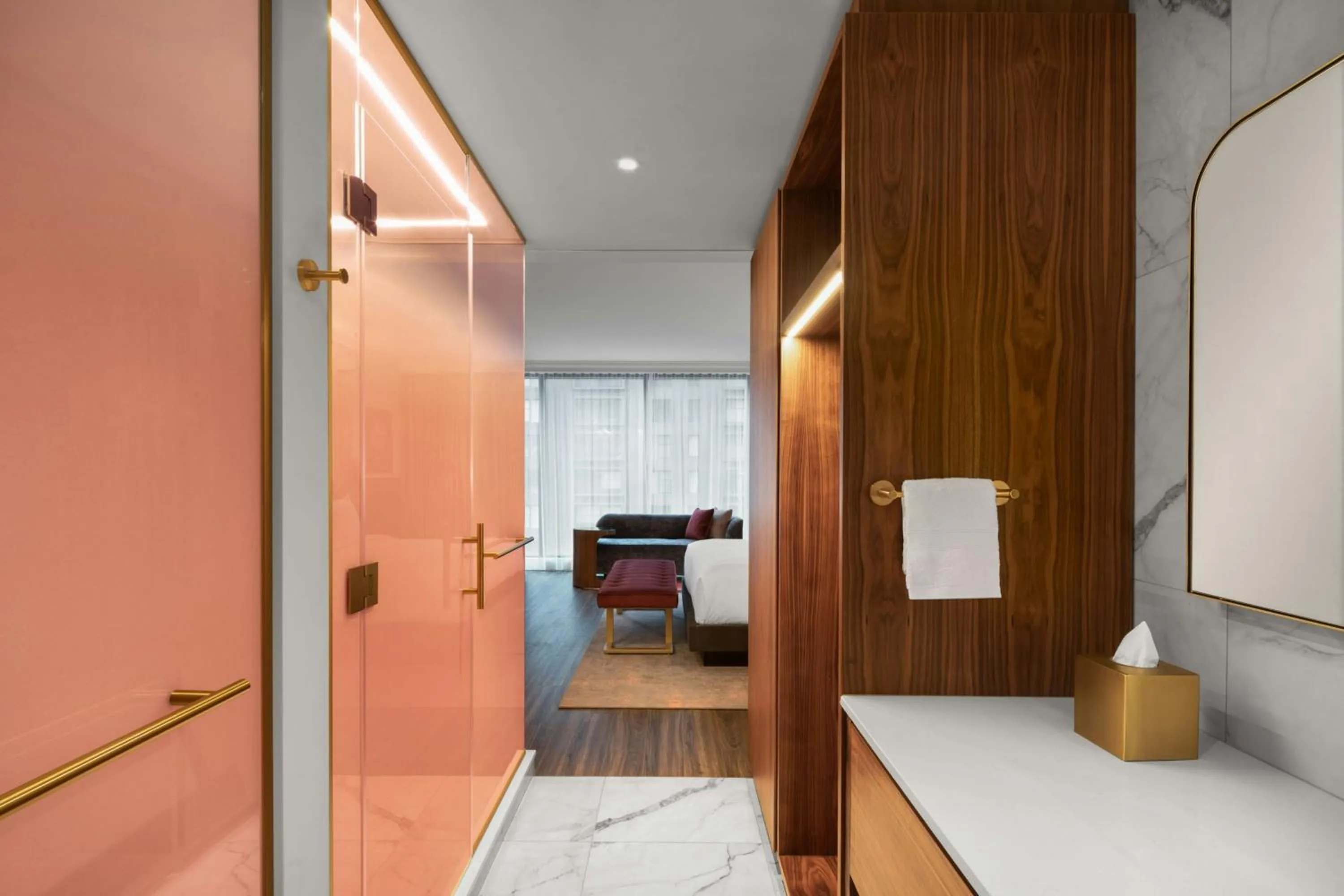 Bathroom, Bed in HONEYROSE Hotel, Montreal, a Tribute Portfolio Hotel