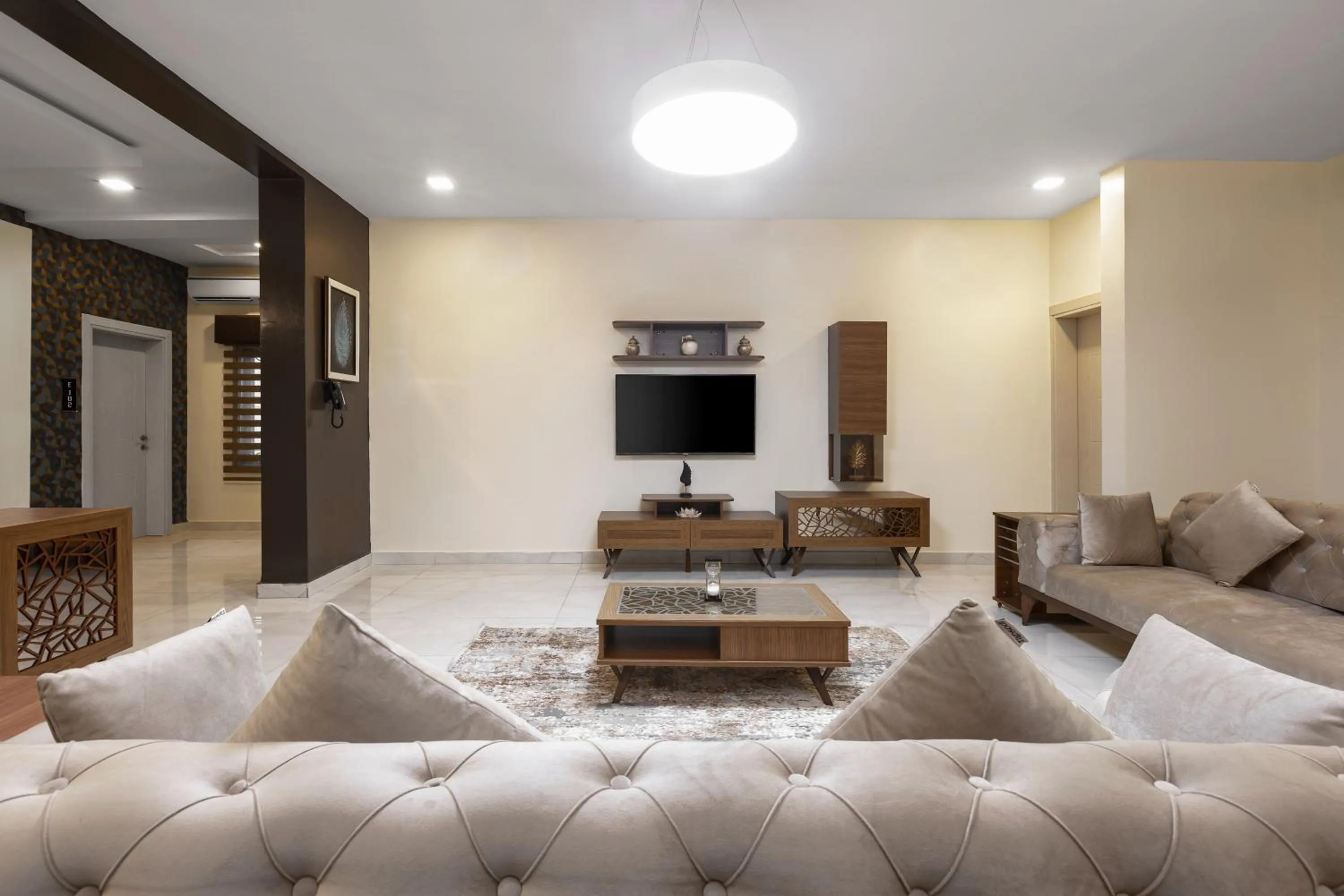 TV and multimedia in BKT Cribs - Apartments & Suites