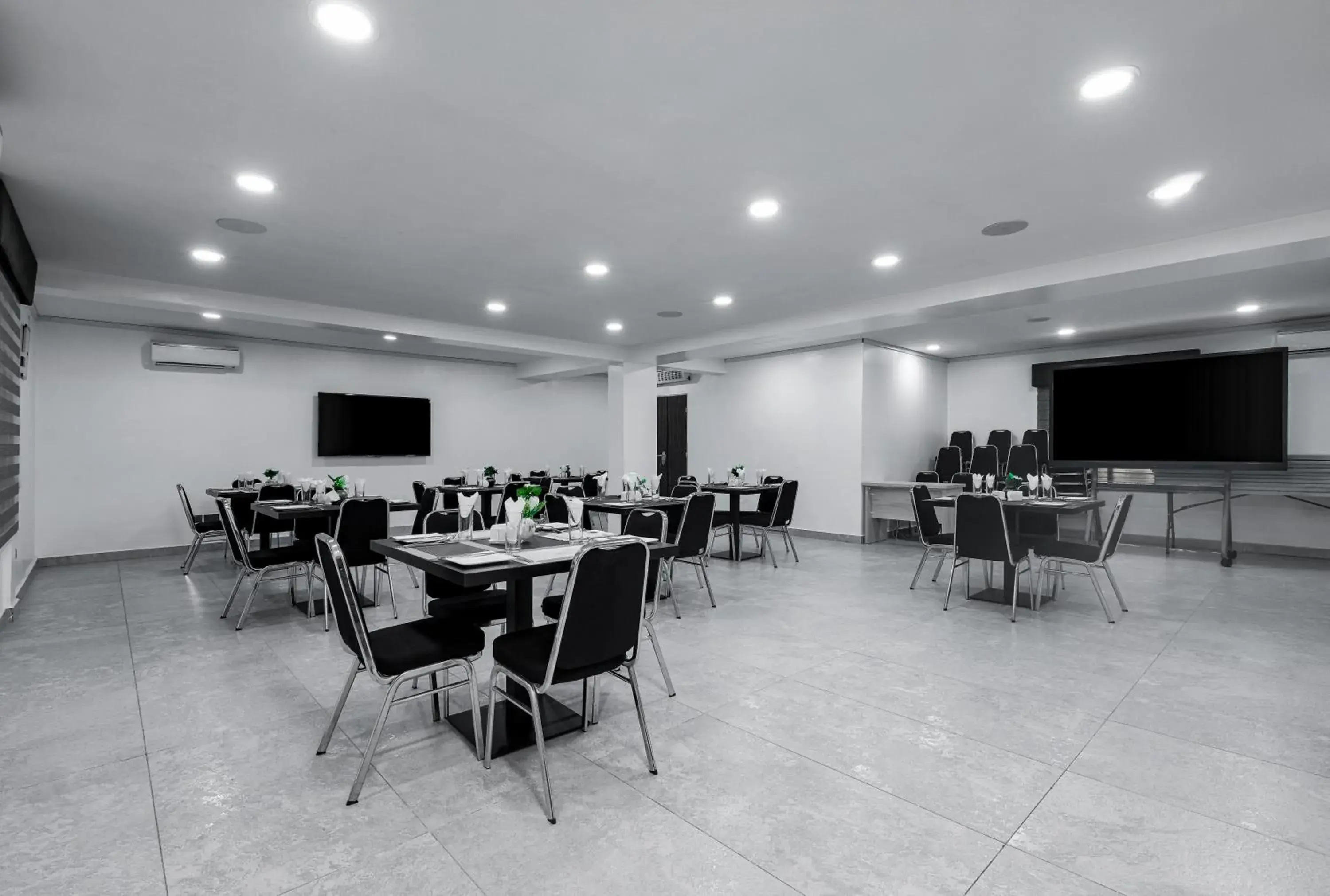 Restaurant/places to eat in BKT Cribs - Apartments & Suites Restaurant/places to eat in BKT Cribs - Apartments & Suites